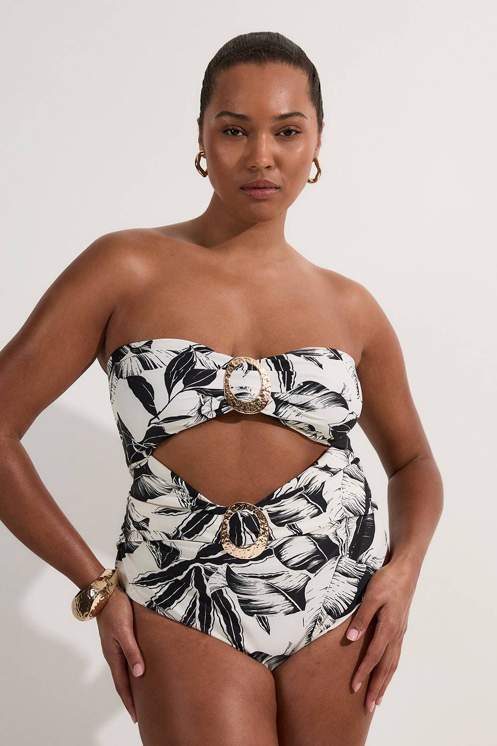KarenMillen Maillot de bain grande taille échancré en tissu fluide à imprimé palmier