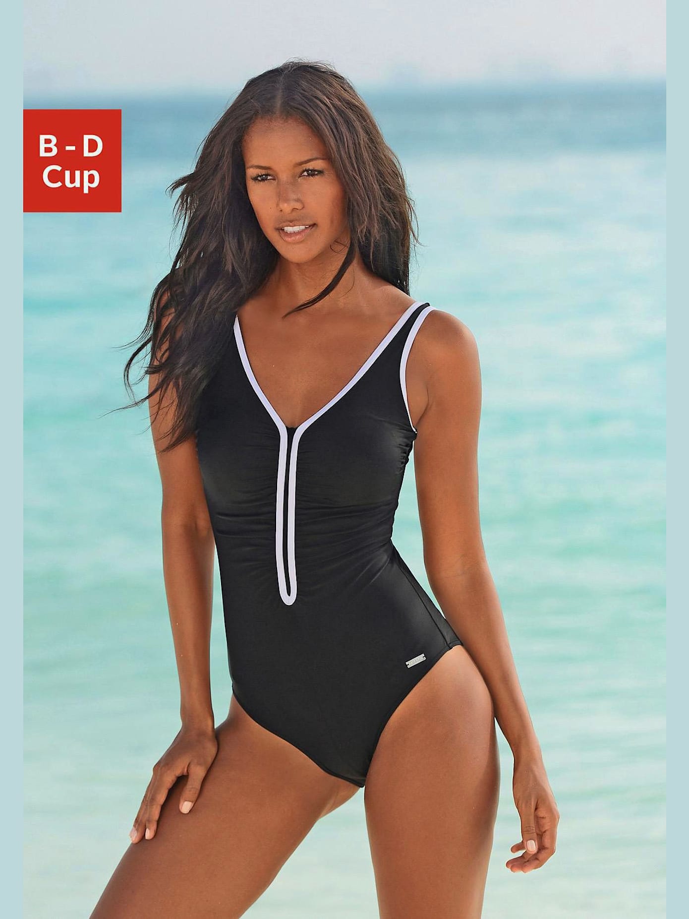 Maillot de bain coupe sportive avec passepoil contrasté