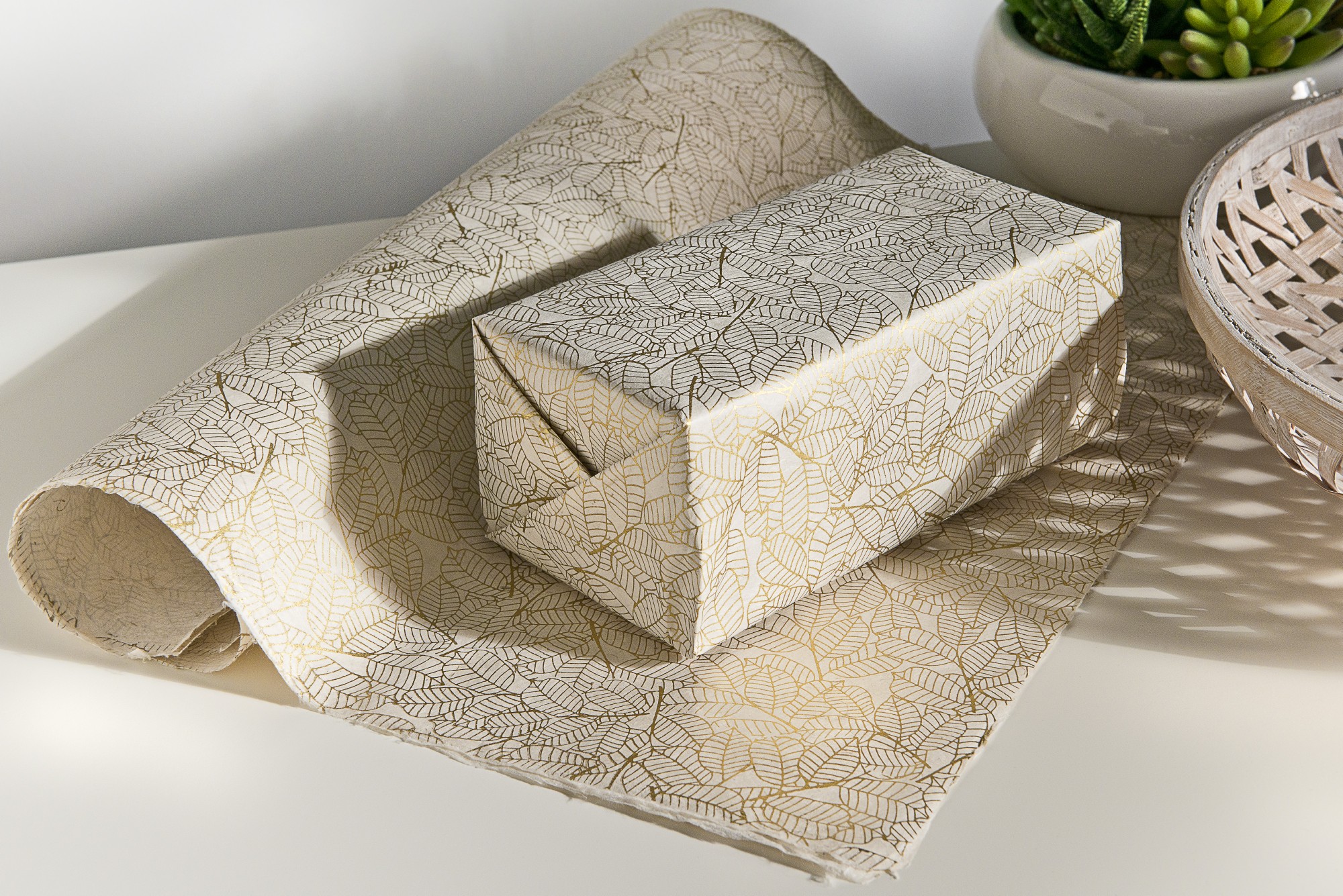 Geschenkpapier 'Blätter', weiß, gold, T 76 cm, B 51 cm günstig bestellen