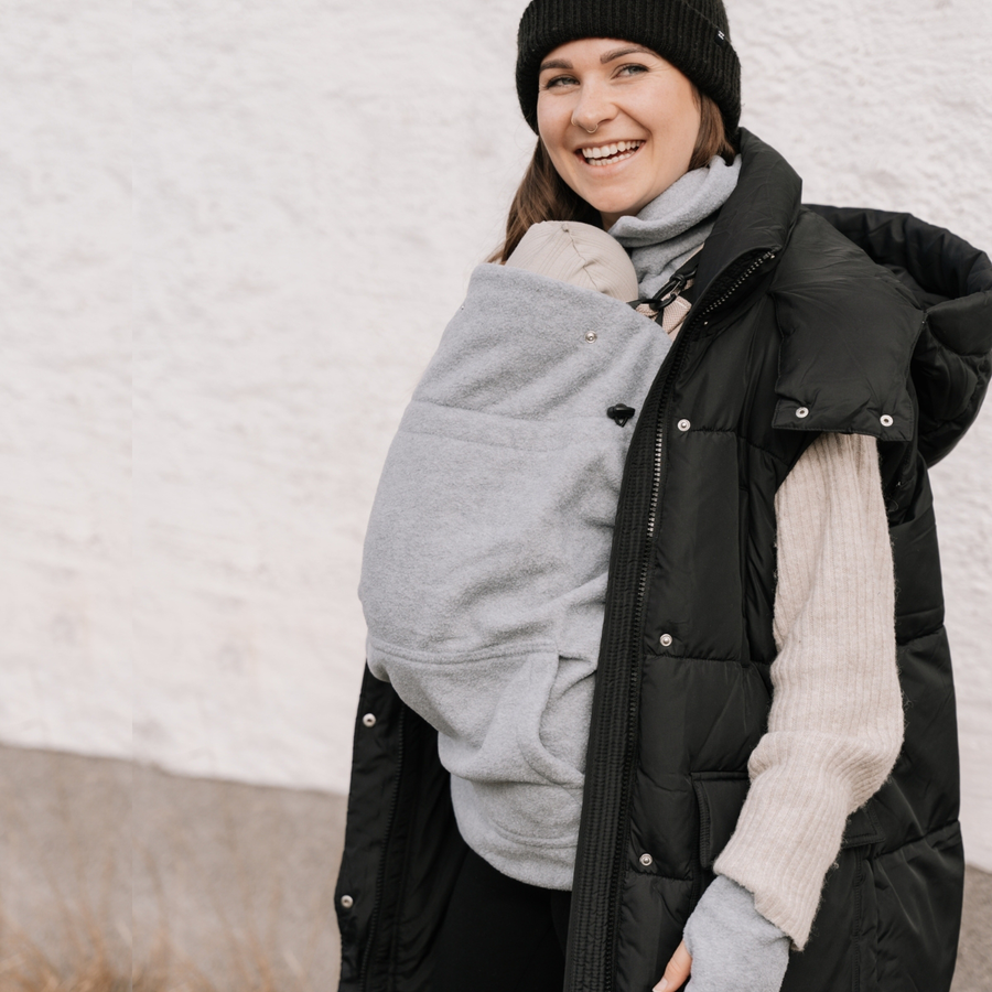 Hoppediz Tragecover Fleece-Cover 3-in-1 mit Regenschutz, Schalkragen & Stulpen stone