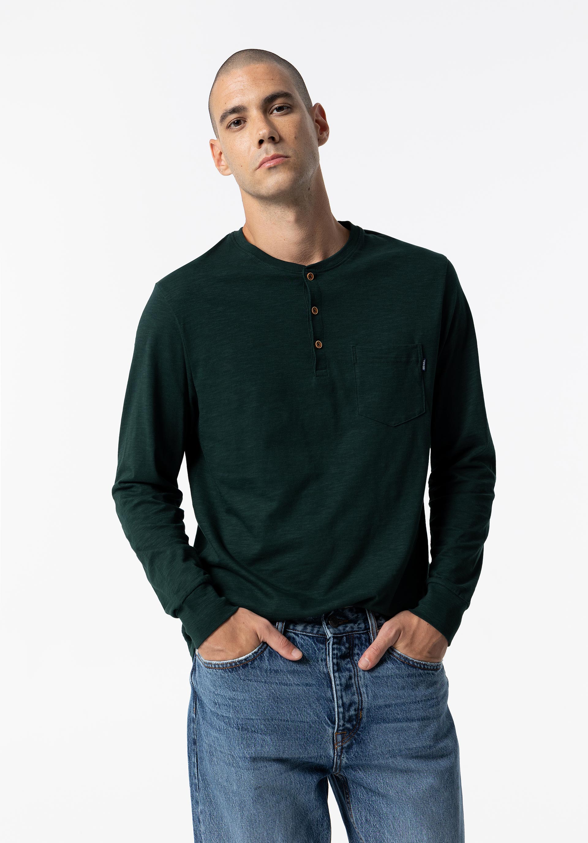 T-shirt Básica com Bolso