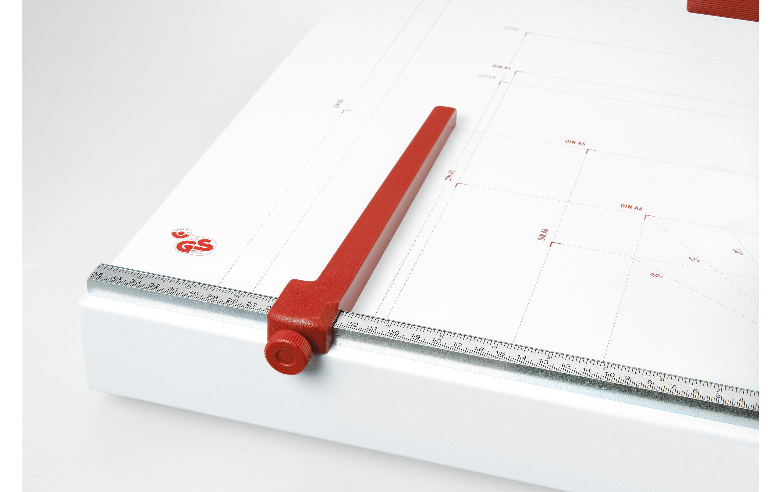Hebelschneidegerät 1158, 58 cm, 40 Blatt<br>Profi-Hebelschneider mit Papierformaten auf dem Schneidetisch