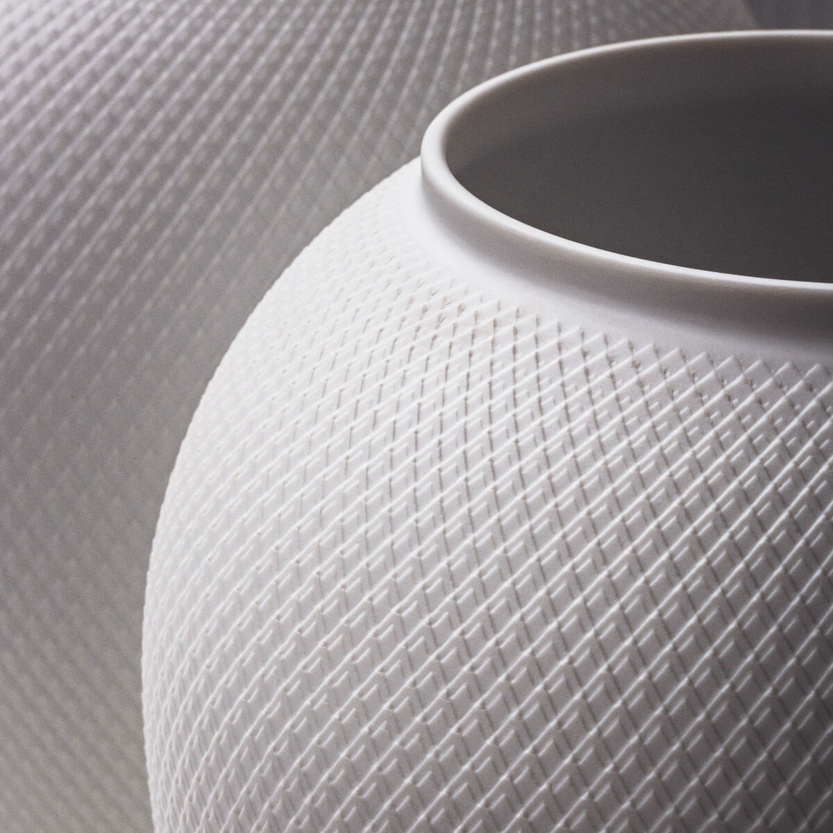 Rhombe vase, 25 cm.