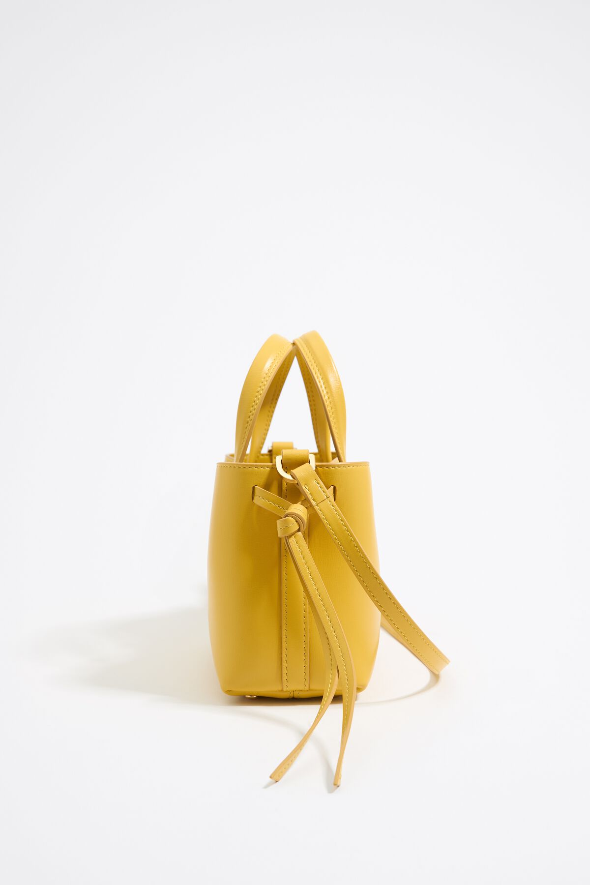 Bolsa mini de couro com estampa de Chihuahua na cor amarela