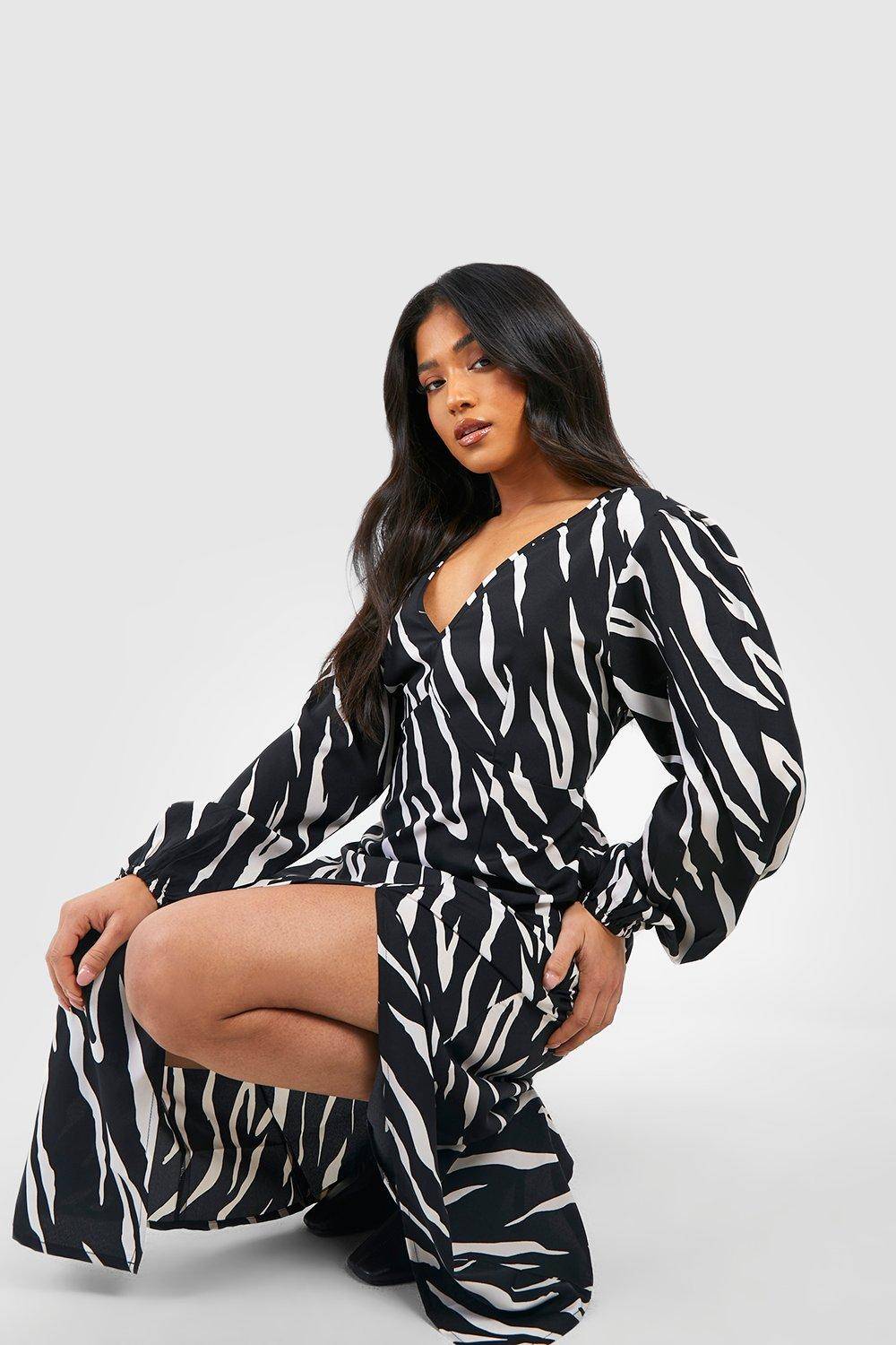 boohoo Petite - Robe longue à manches longues et imprimé animal