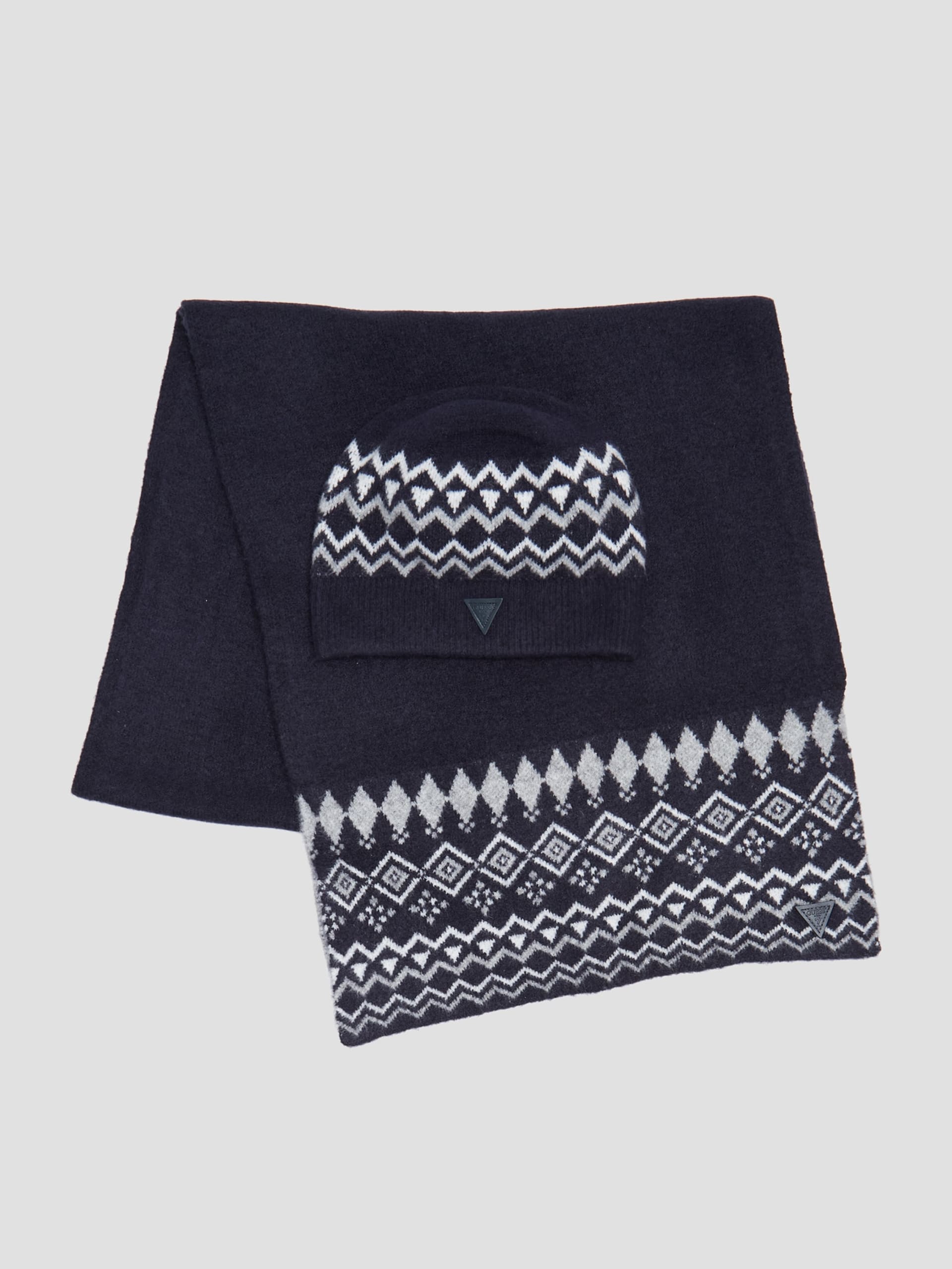 Conjunto de gorro e cachecol em jacquard
