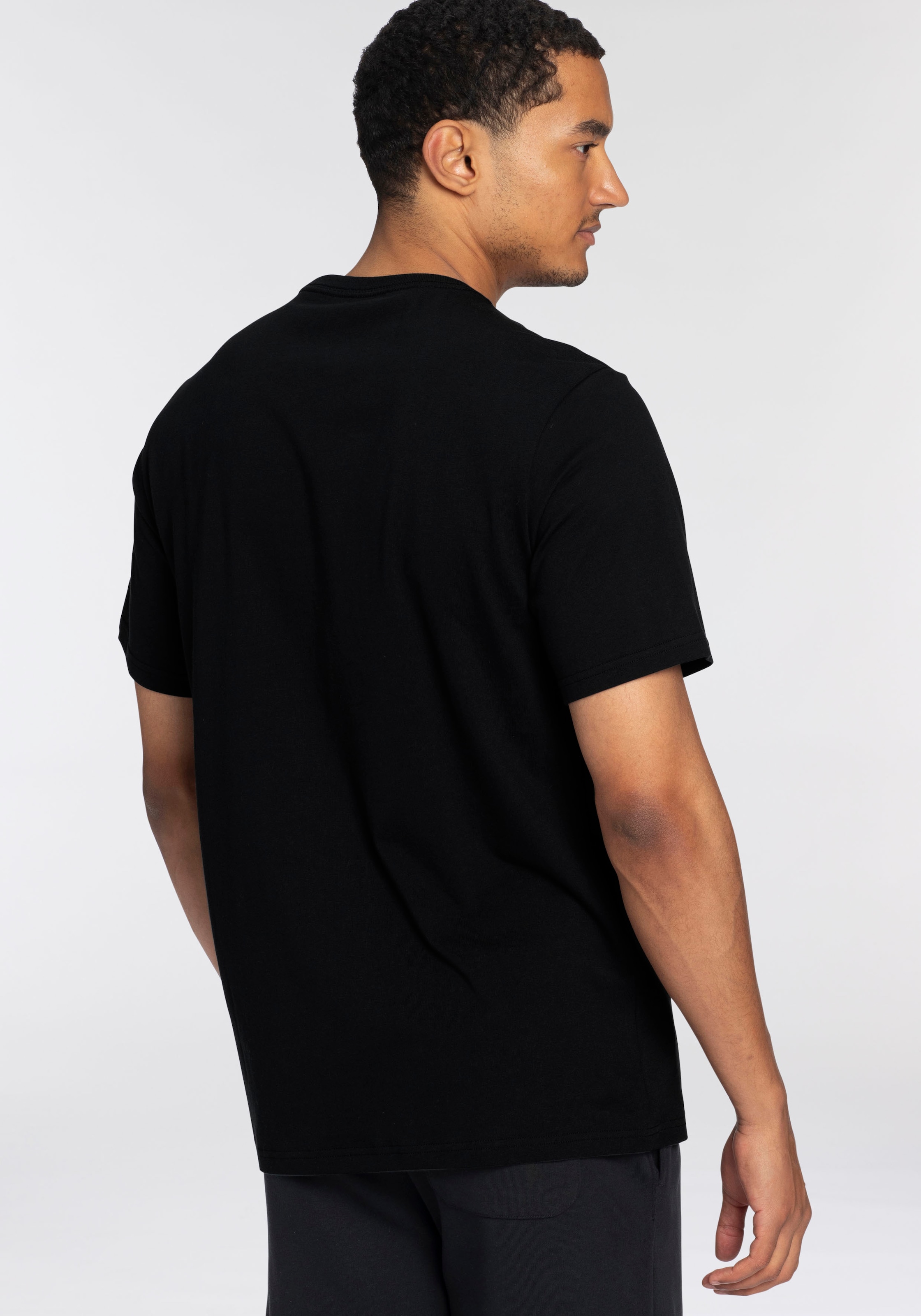 Converse T-Shirt »CONVERSE GO-TO ALL STAR PATCH STANDARD-FIT T-SHIRT«, 1 Stk. Unisex
