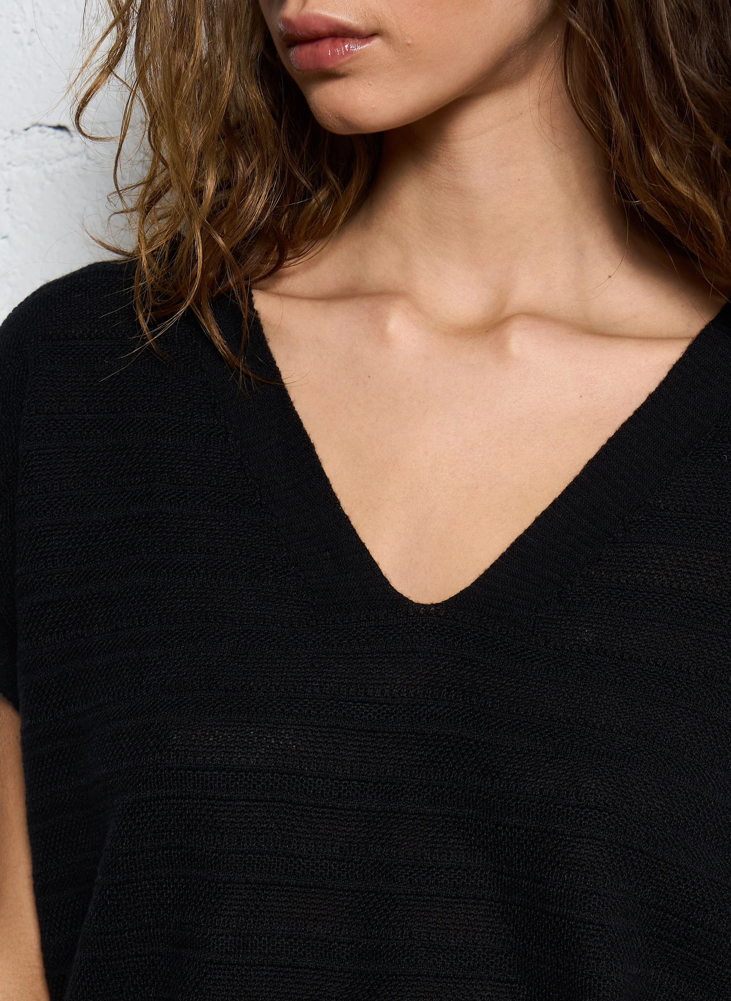 LINE - Pull manches courtes en maille fine | Noir