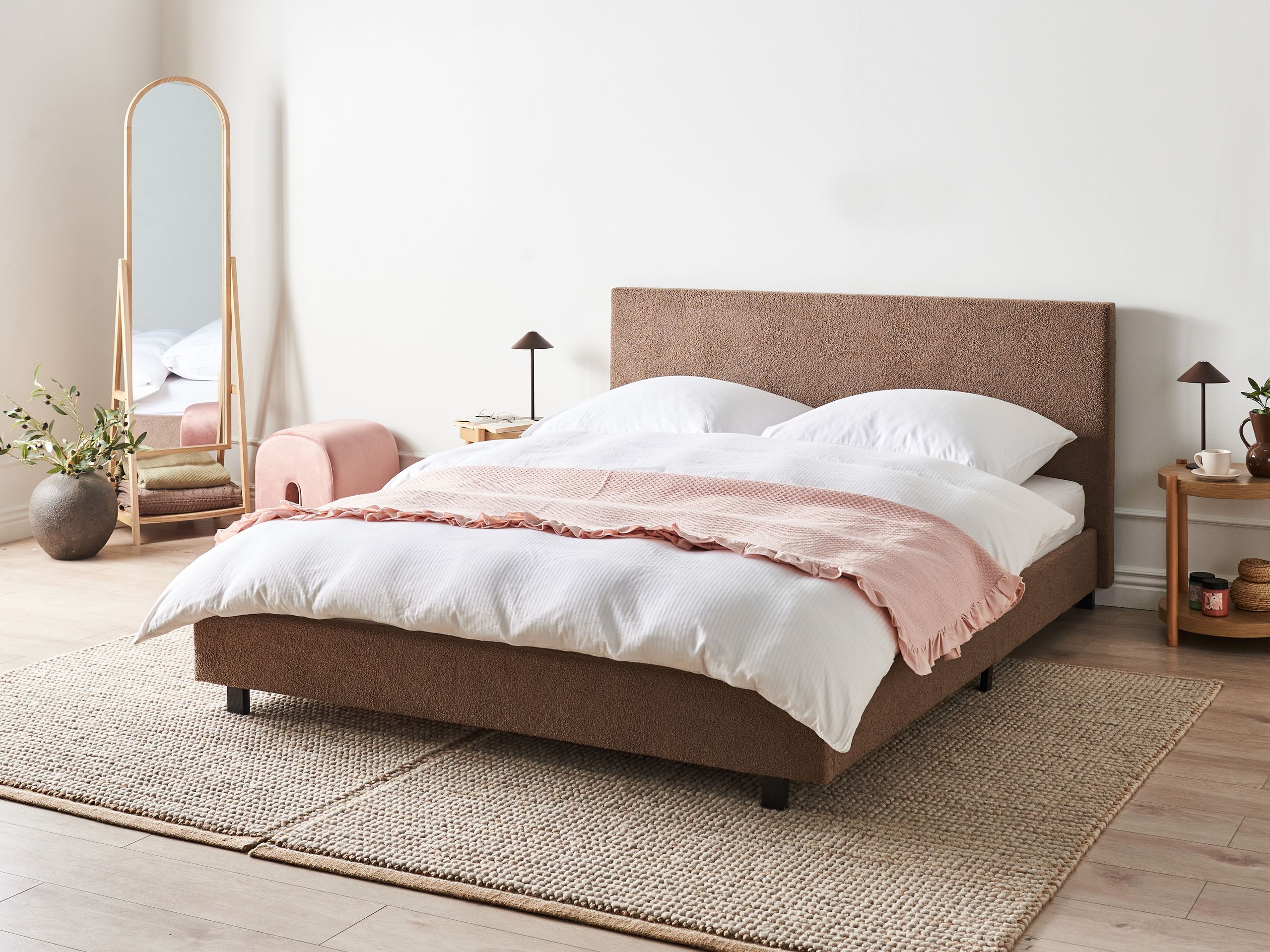 Beliani - ALBI - Tweepersoonsbed - Bruin - 160 x 200 cm - Bouclé