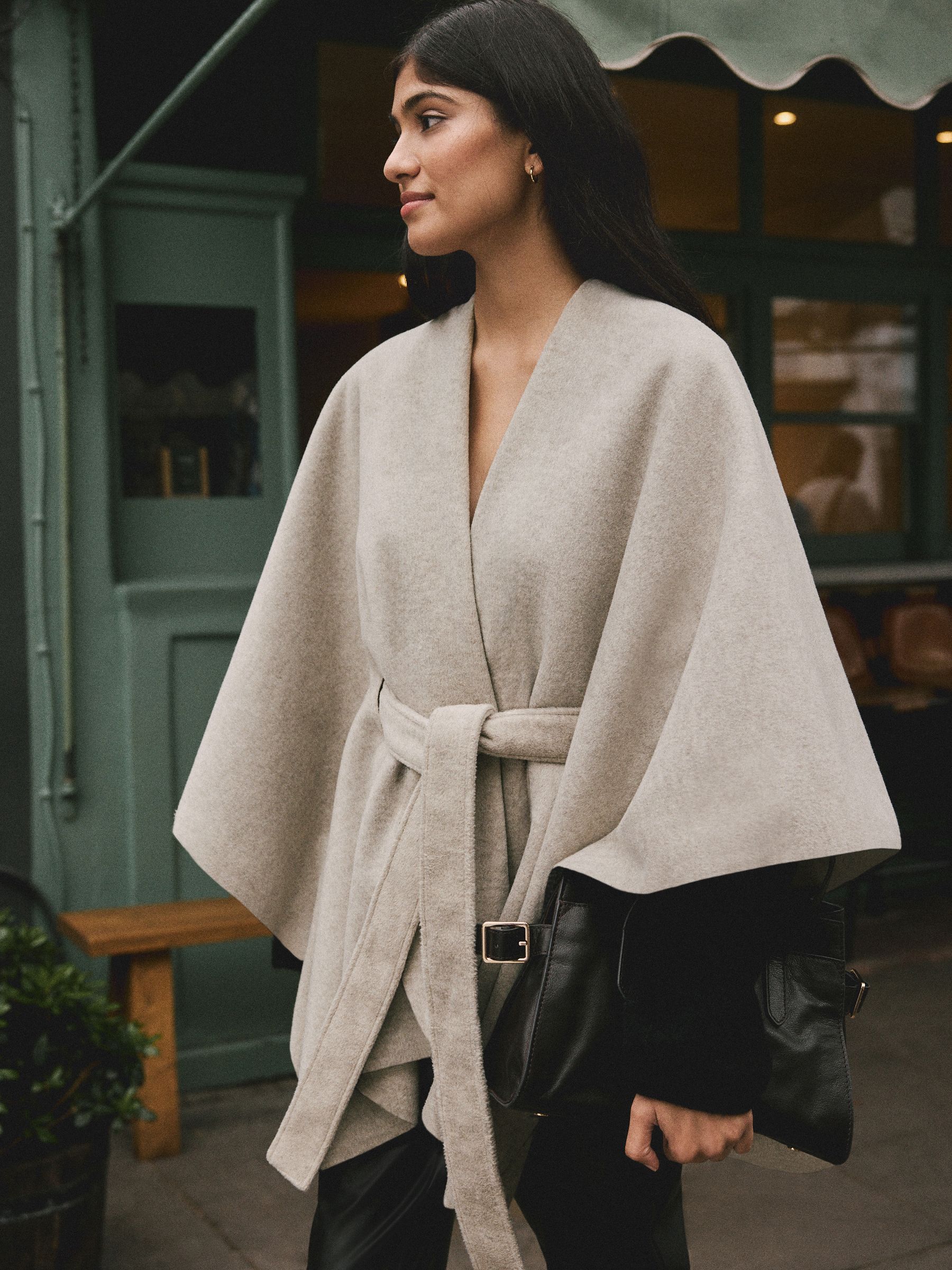 Moutkleurig - Wrap Front Cape Poncho