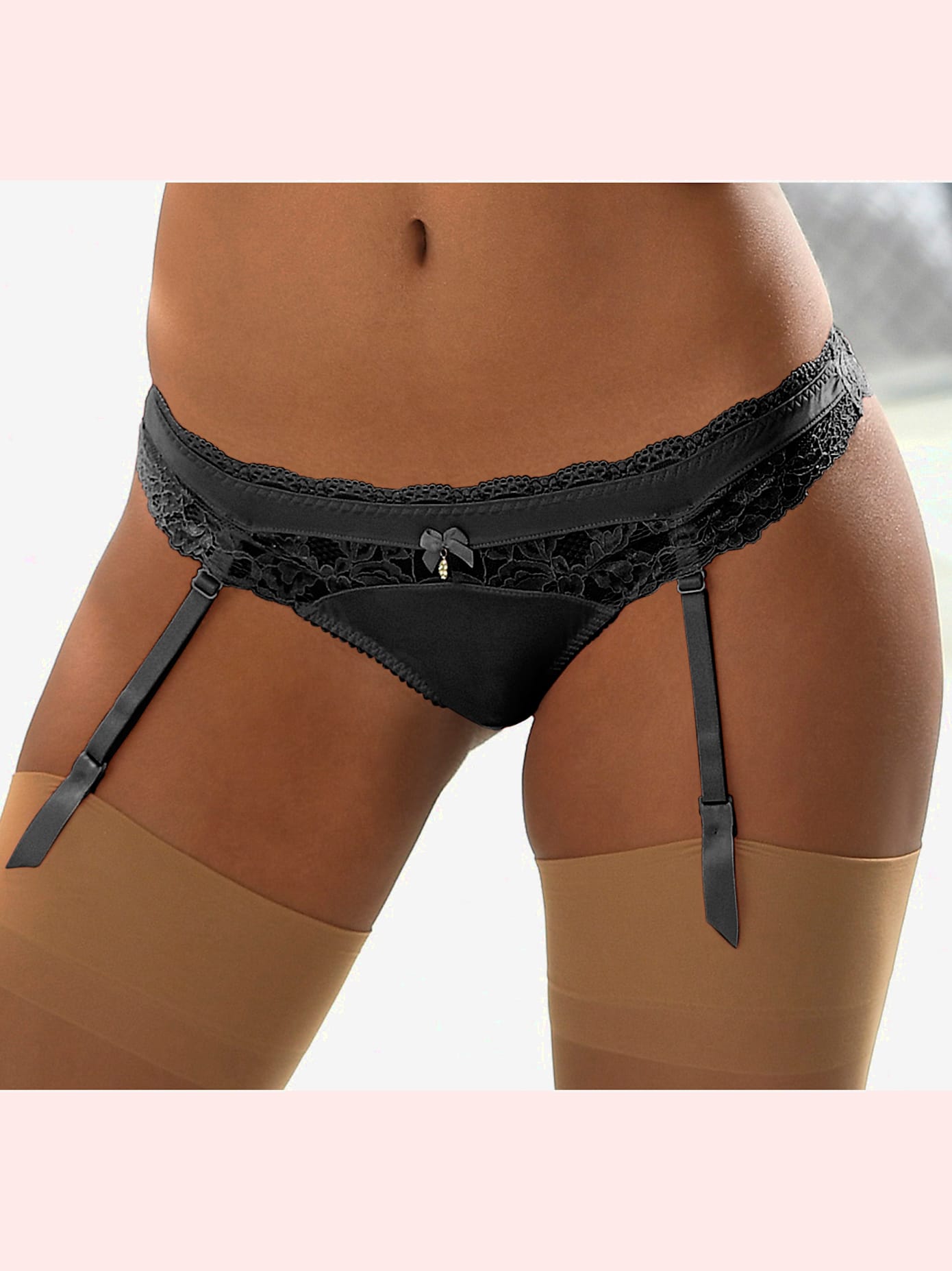 String sexy avec jarretelles amovibles