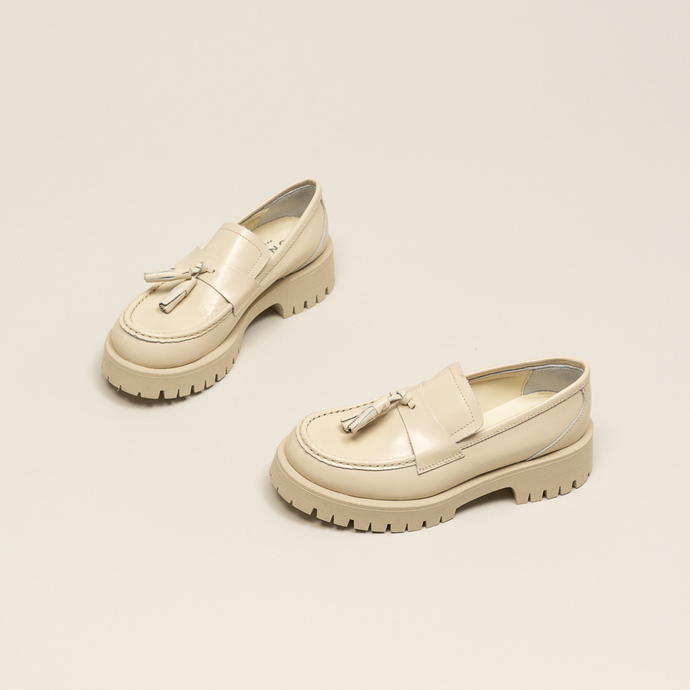 Mocassins à semelles crantées et glands  en cuir glacé écru