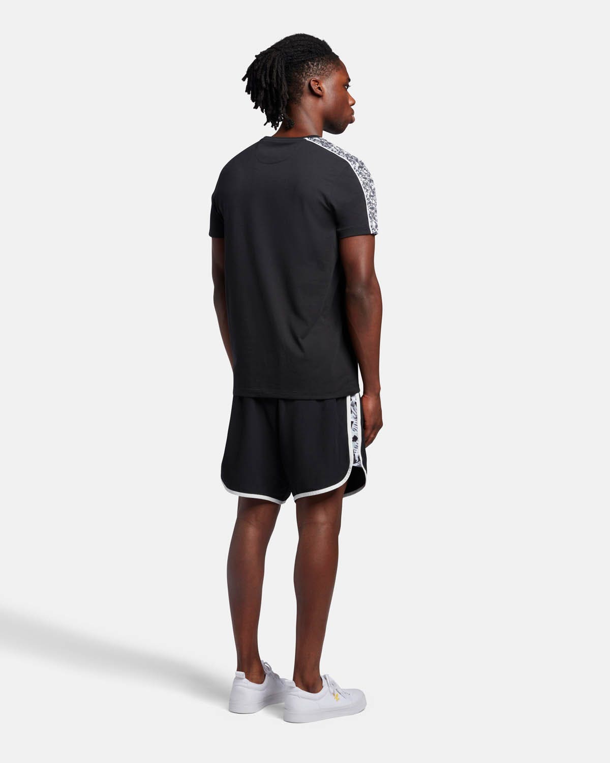 Lyle & Scott  Flyer Shorts