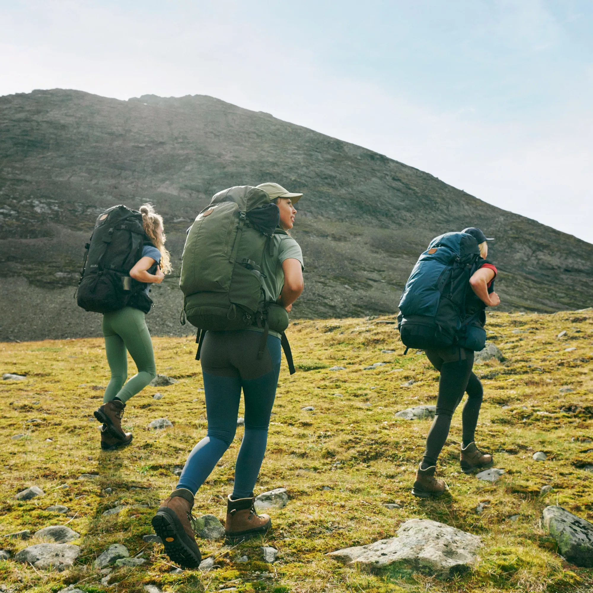 Fjällräven Women's Keb 72 Storm/Dark Navy