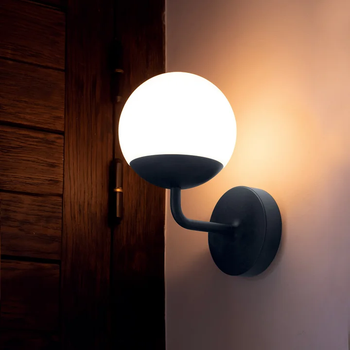 Fermob - Mooon! Wandleuchte LED, Ø 15 cm, schwarzkirsche