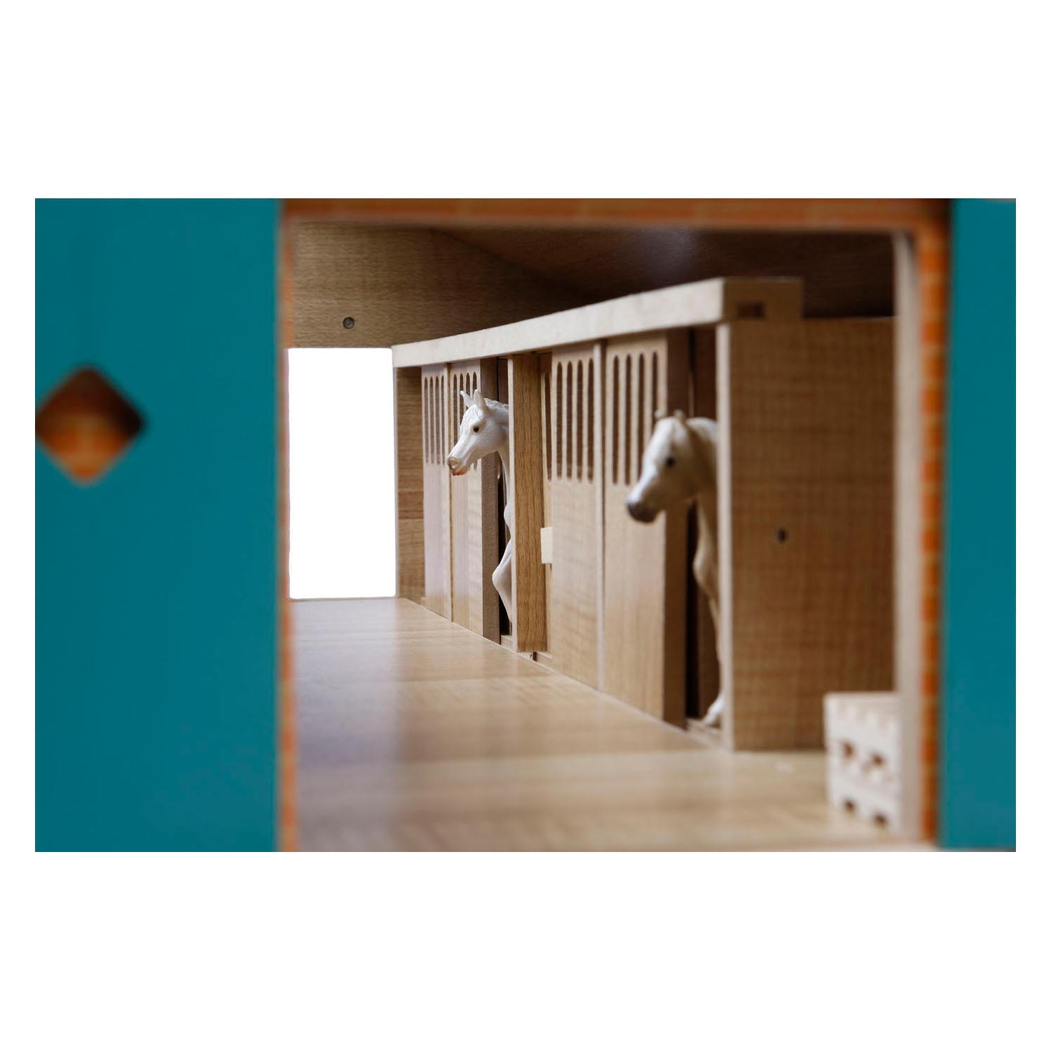 Kids Globe Paardenstal Hout Met 9 Paardenboxen 1:32