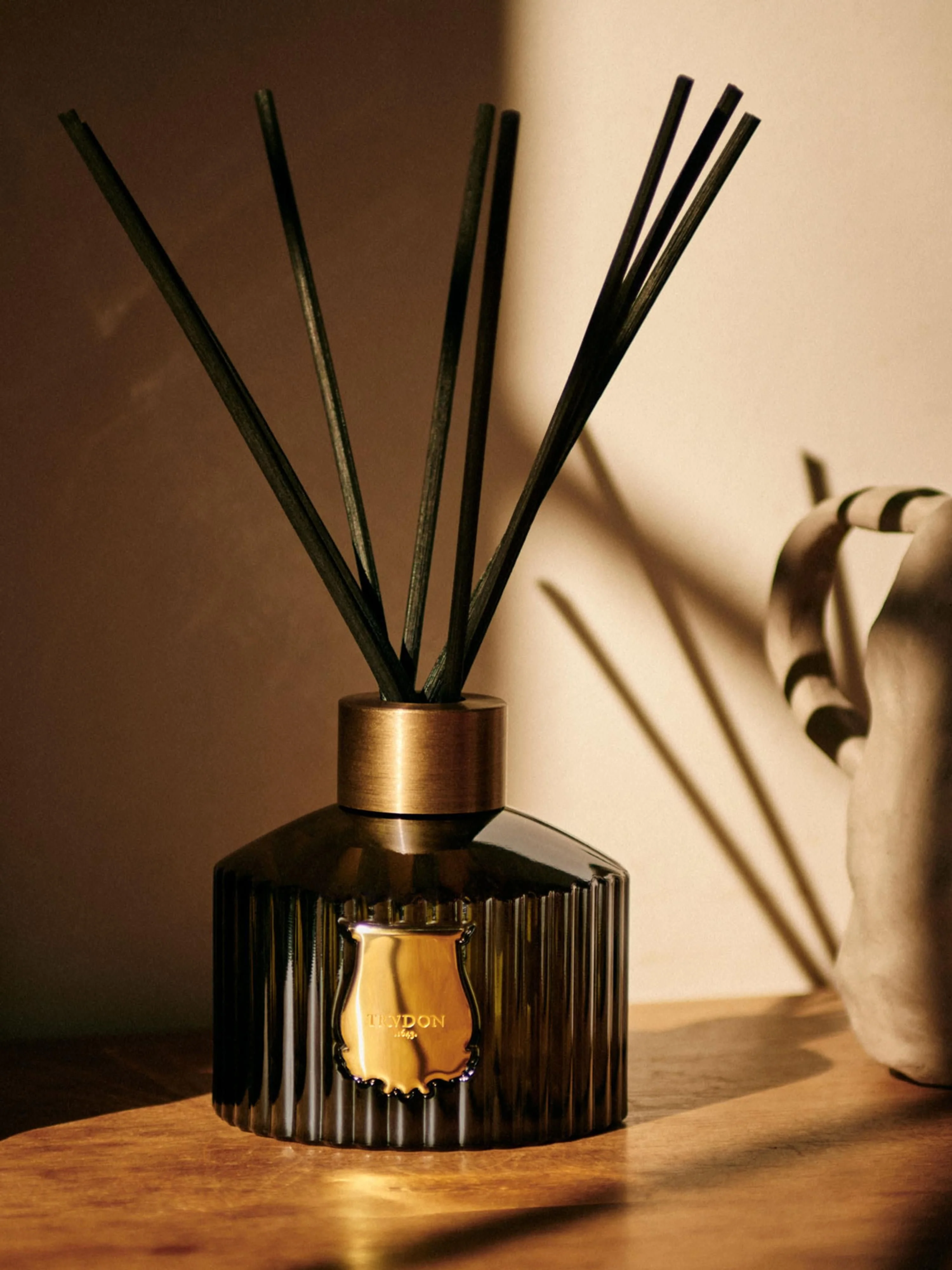 Handgemaakte diffuser Cyrnos (zwarte vijg, cederhout, lavendel, den)
