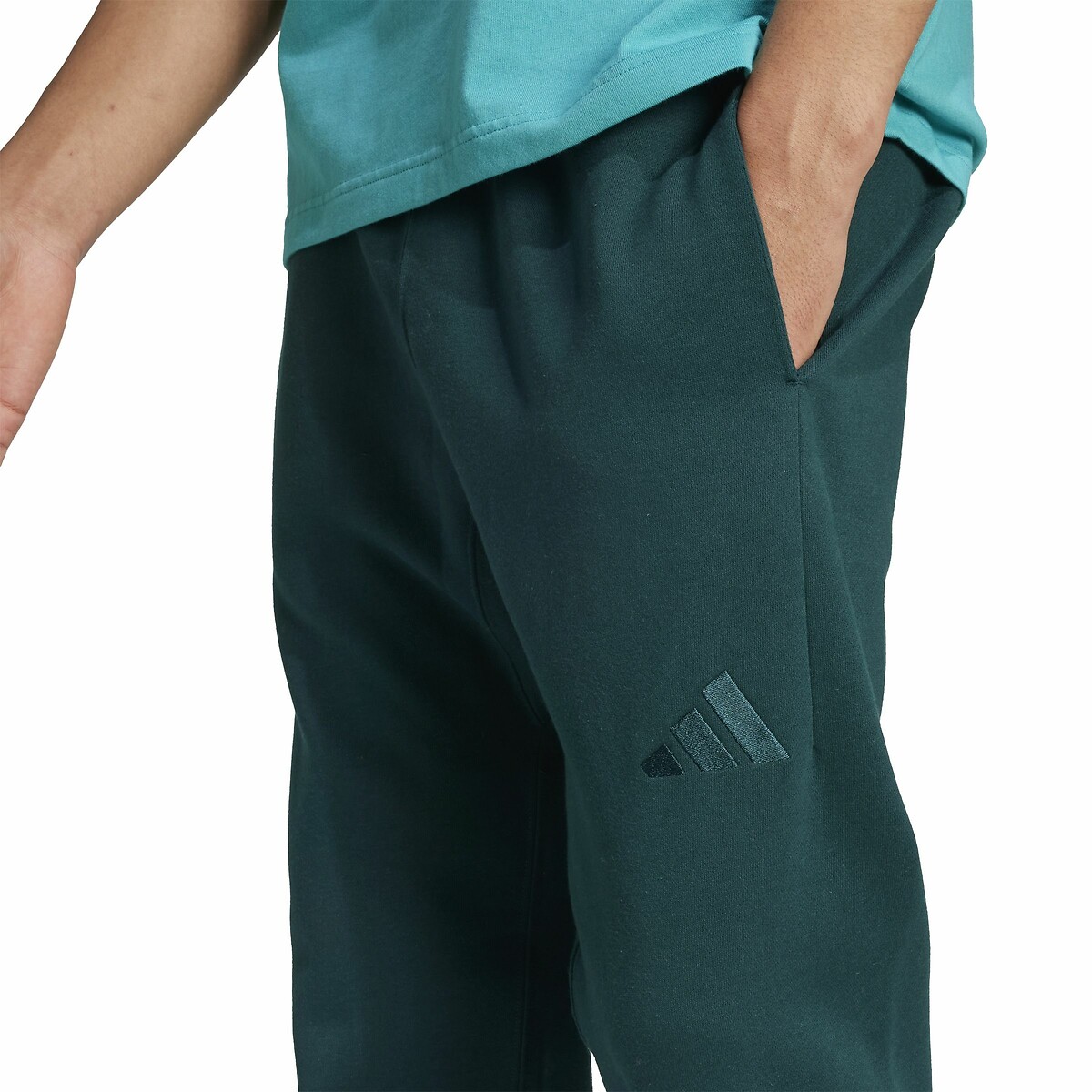 ROUPAS ESPORTIVAS ADIDAS<br>Calças de lã polar padrão com corte afunilado - TODAS AS TEMPORADAS
