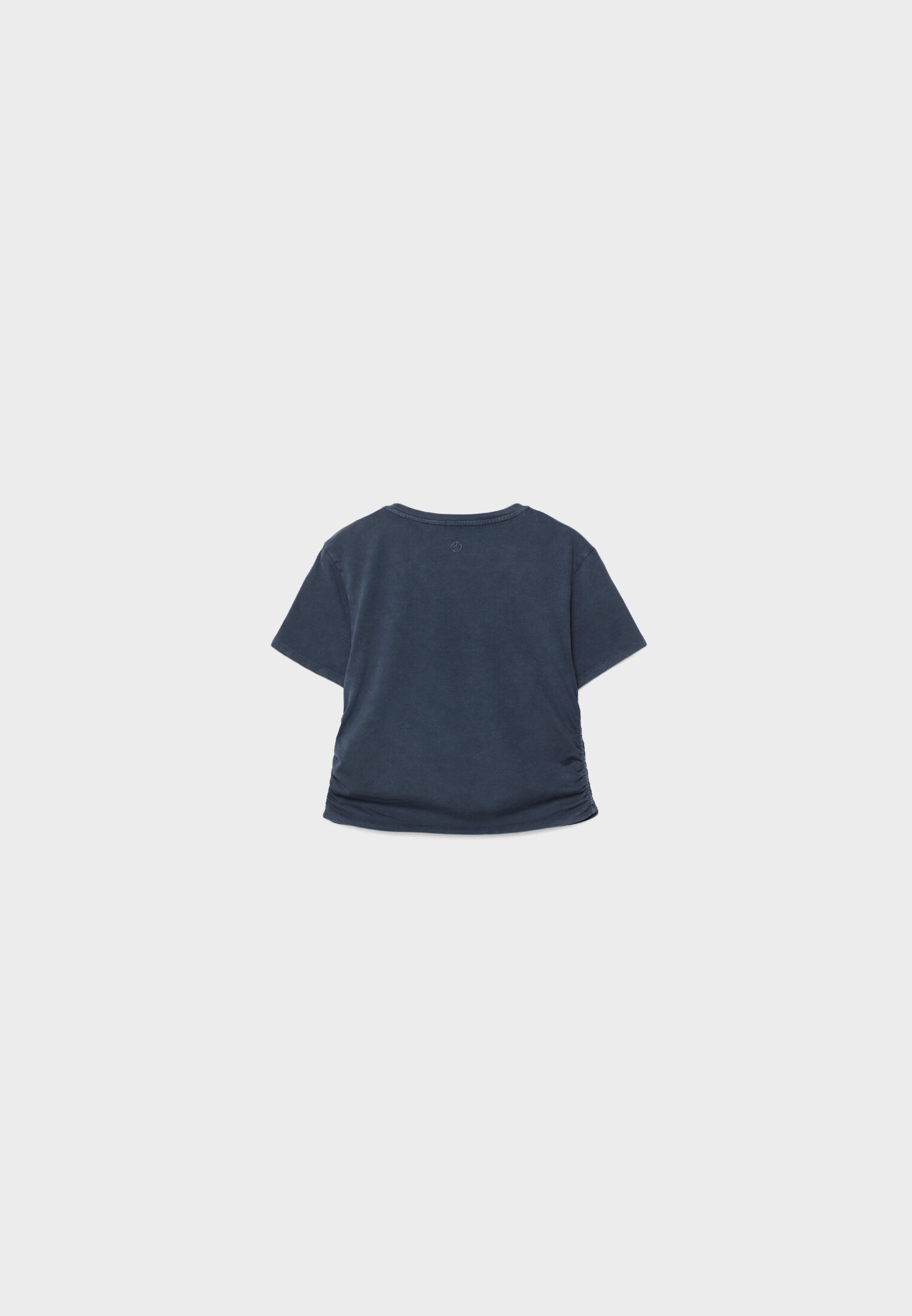 Camiseta de algodão com franzido lateral