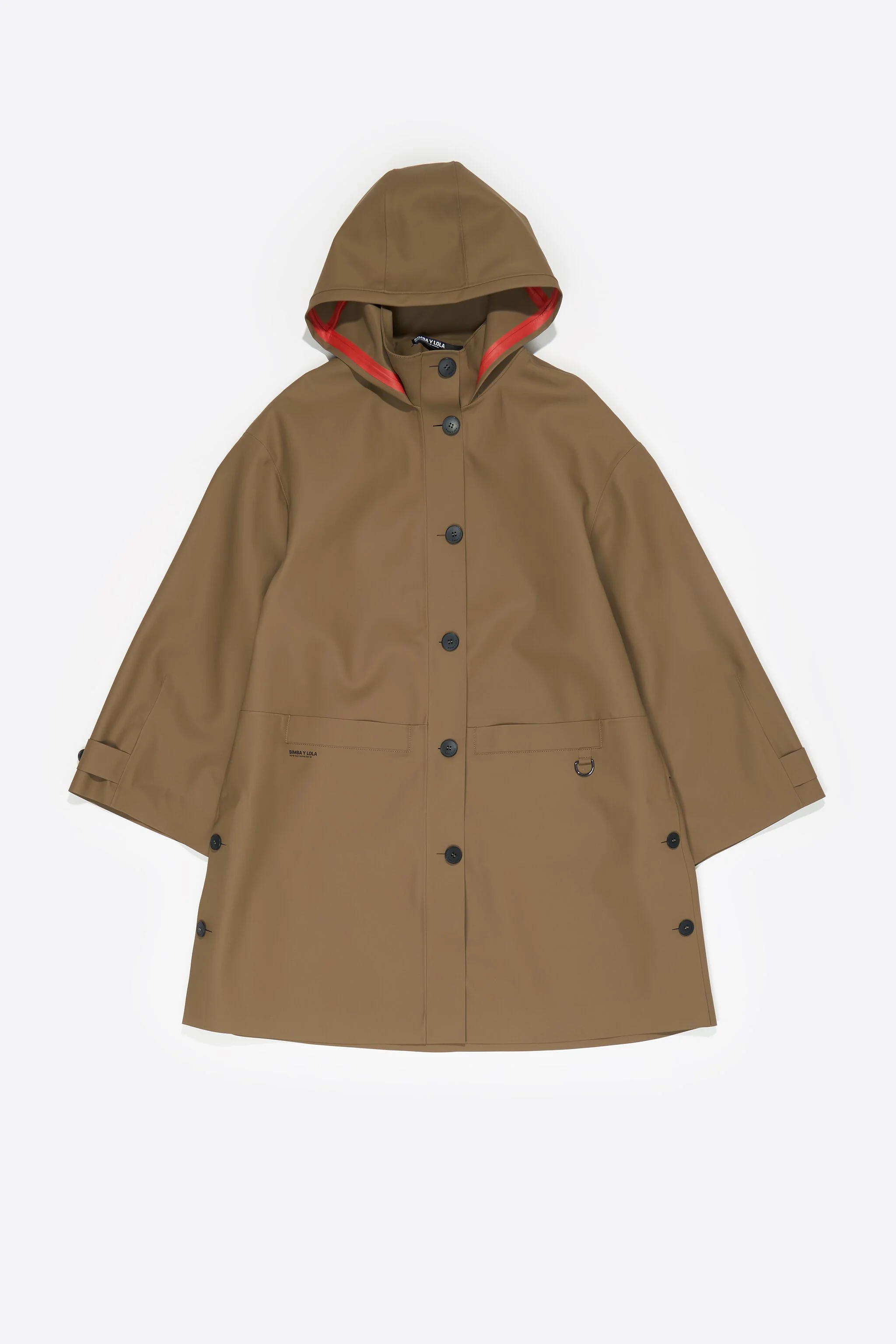 Trench coat A-line emborrachado cor camelo escuro