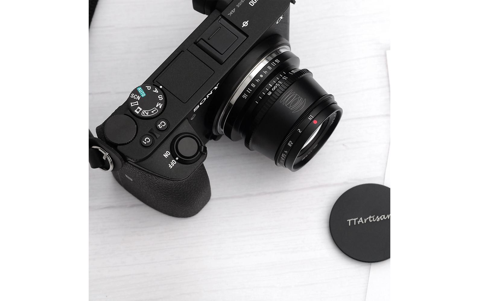 Festbrennweite APS-C 35mm F/1.4 – Sony E-MountKompaktes und leichtes Porträtobjektiv