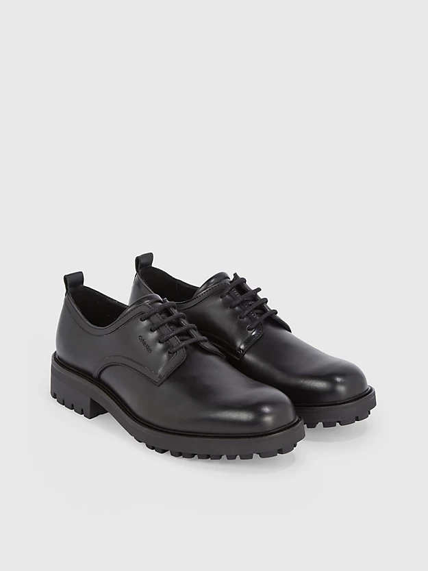 Sapatos de couro com cadarço