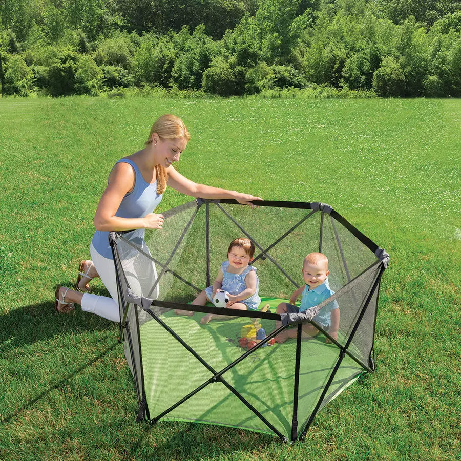 summer™ by ingenuity Pop 'N Play Lauftstall
