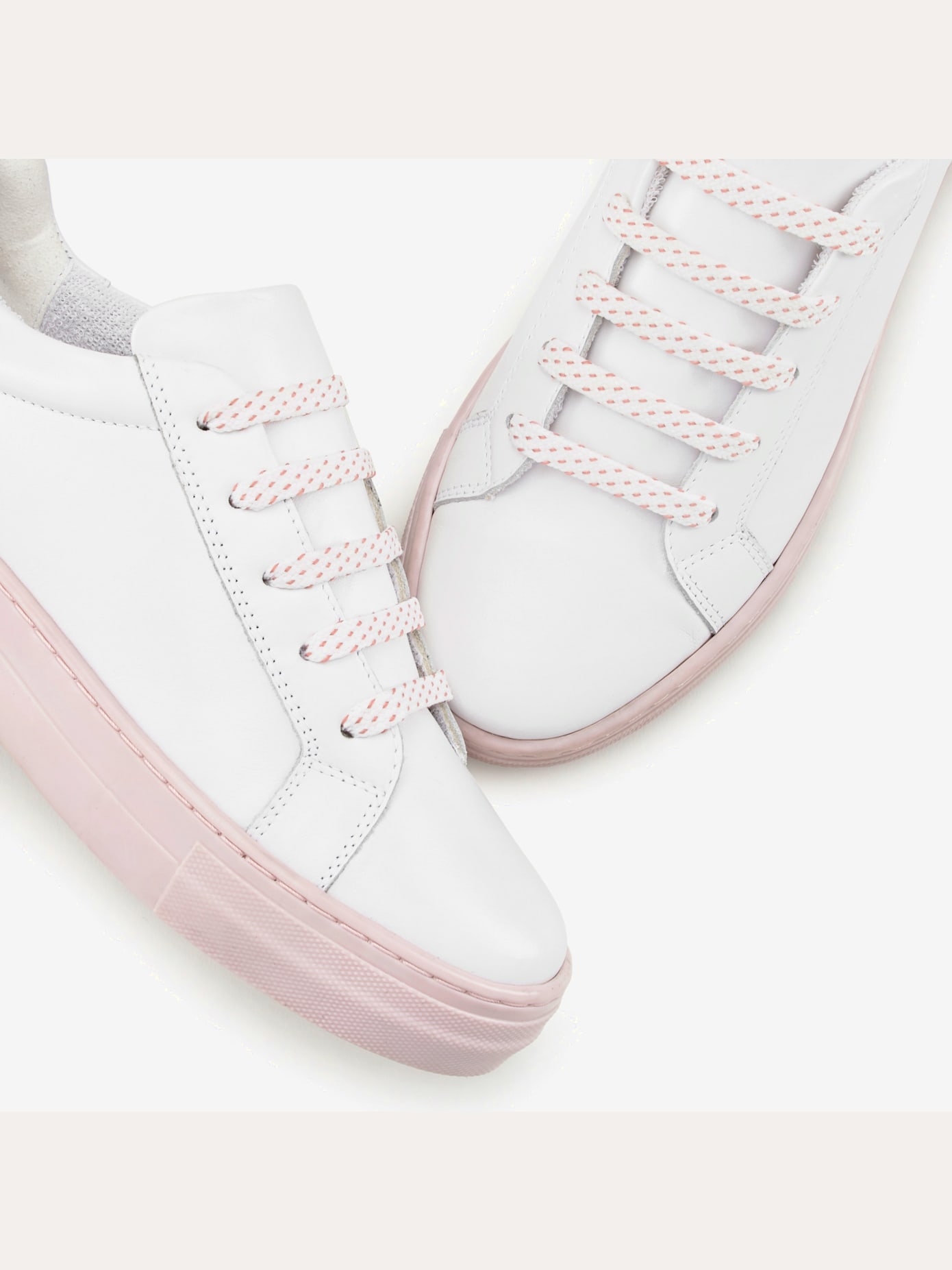 Baskets sneakers tendance et confortables en cuir de qualité