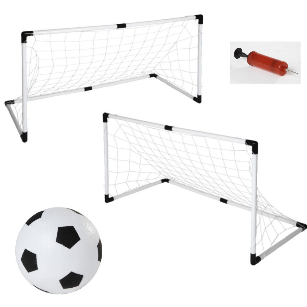 2 cages et un ballon de football