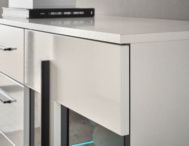 INOSIGN Sideboard »Cantara, moderner Schrank, Kommode in Eiche Evoke oder weiss« schwarze Stangengriffe, ausreichend Stauraum, vielseitig einsetzbar