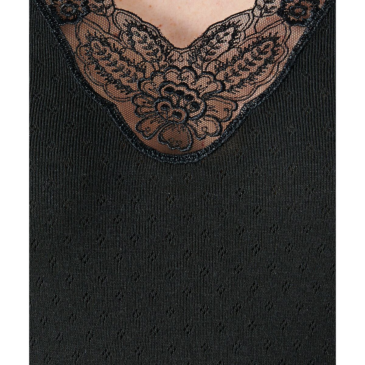 Camiseta DAMART com decote em renda, tecnologia Thermolactyl Fancy Warmth (nível de aquecimento 4).