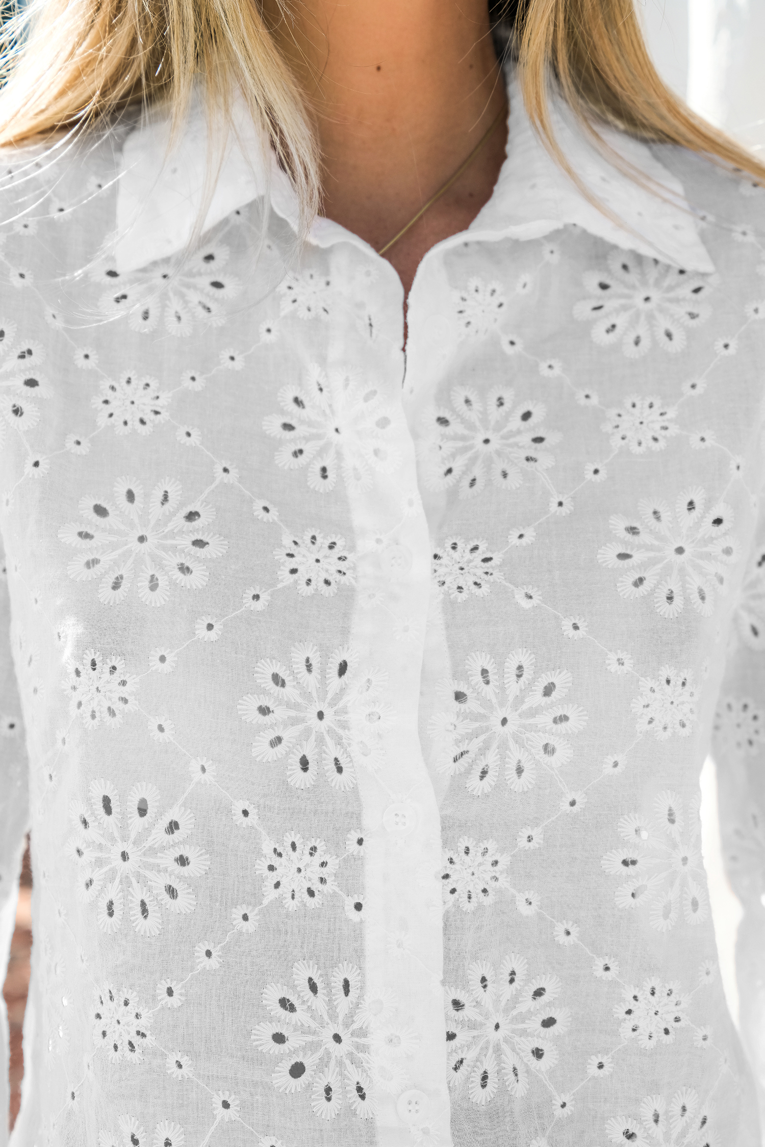 Chemise en pur coton avec col à boutons et œillets blanche