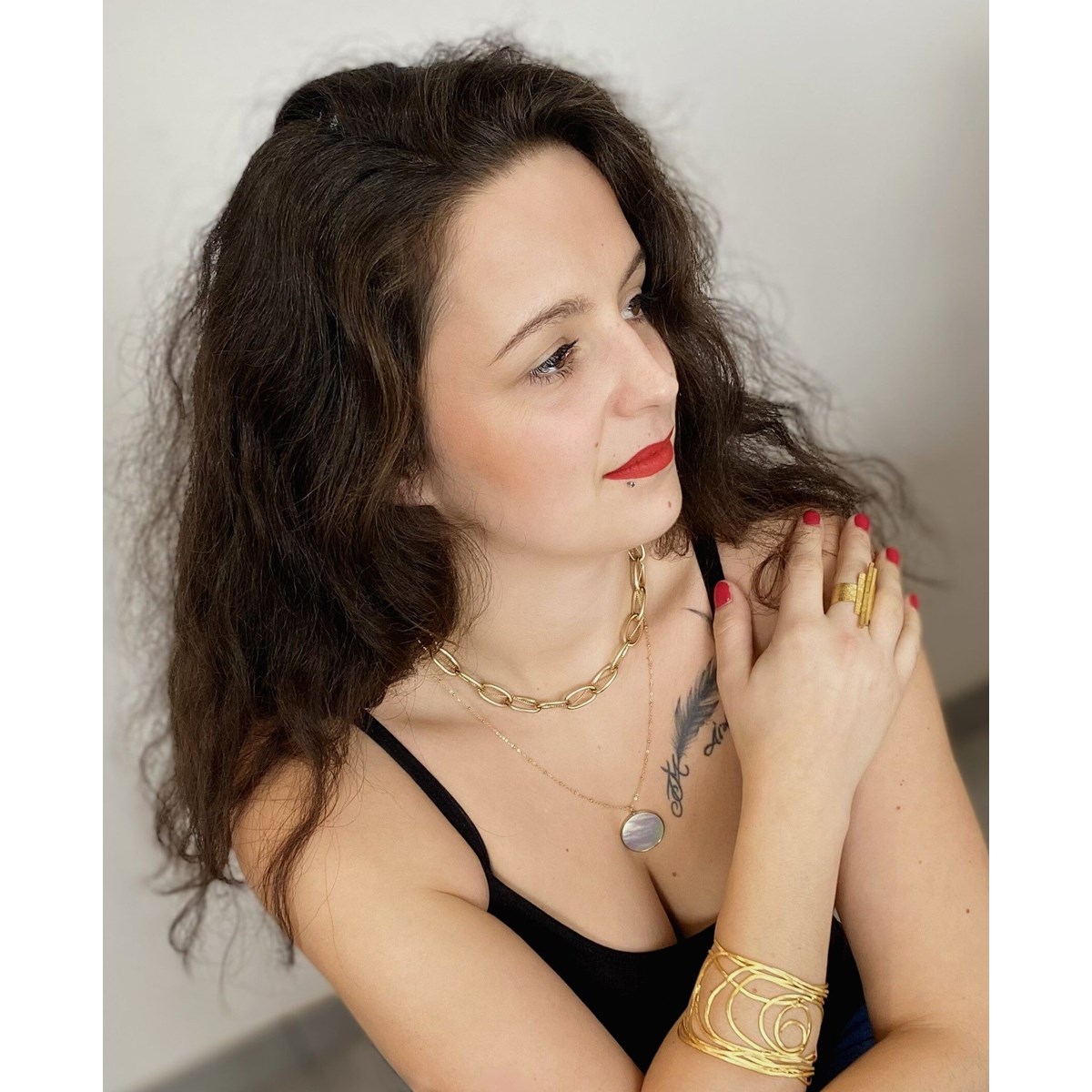 Collier en acier doré double chaîne en maille de différentes tailles, chaînette réglable, avec pierre Crystal Swarovski