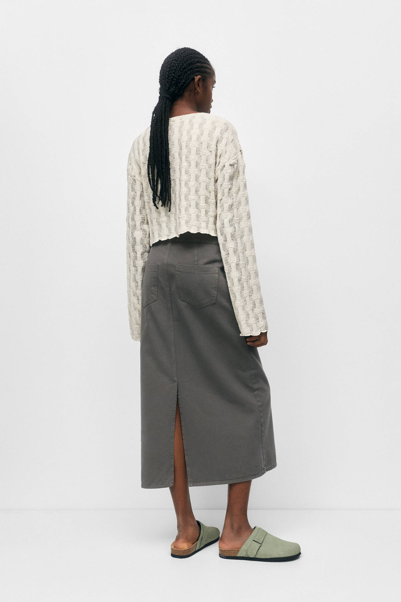 BLUSA CURTA TEXTURIZADA - COR PEDRA