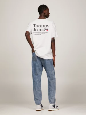 Camiseta moderna com logo nas costas