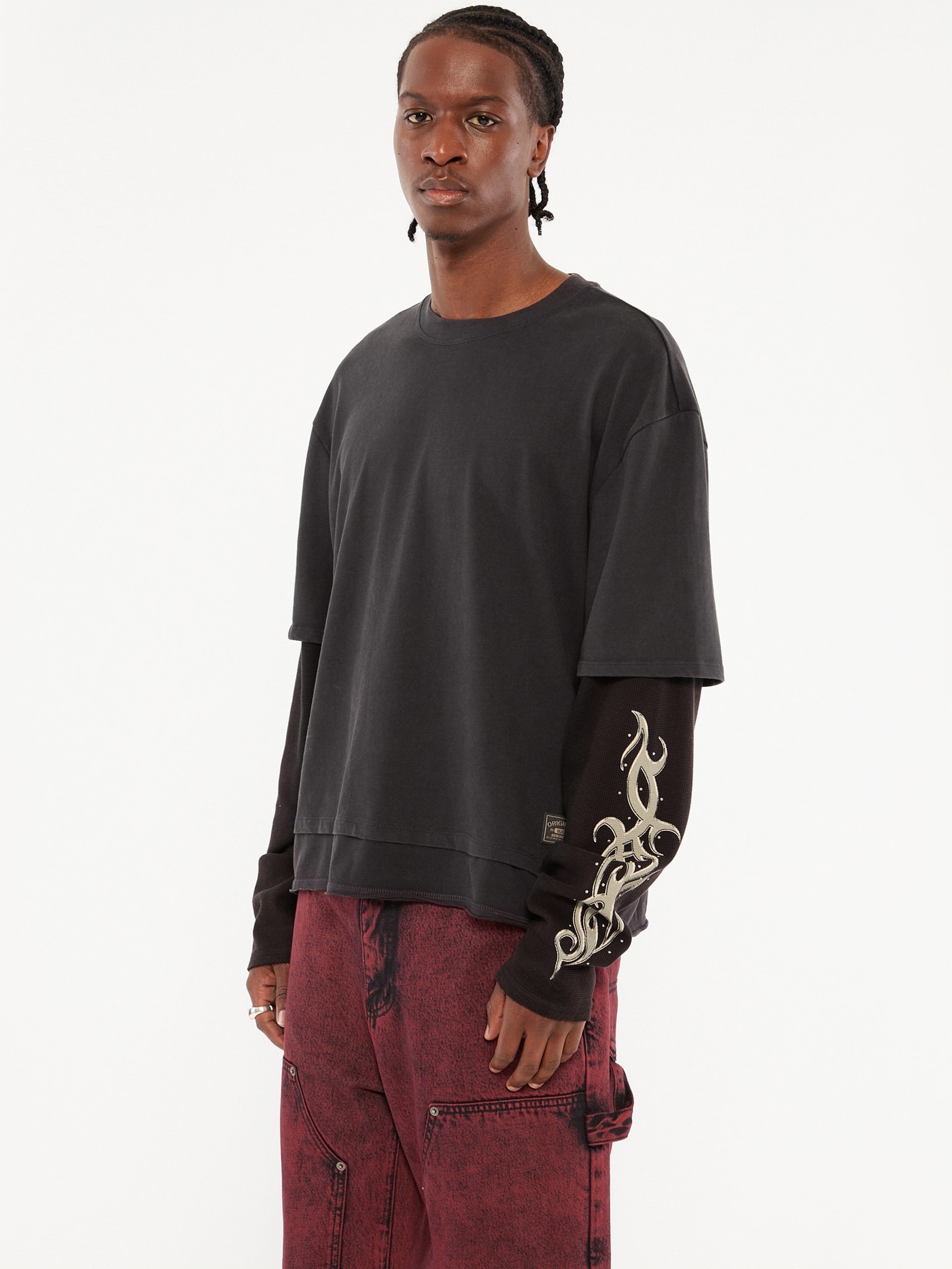 Camiseta GUESS Originals Eco de Camada Dupla