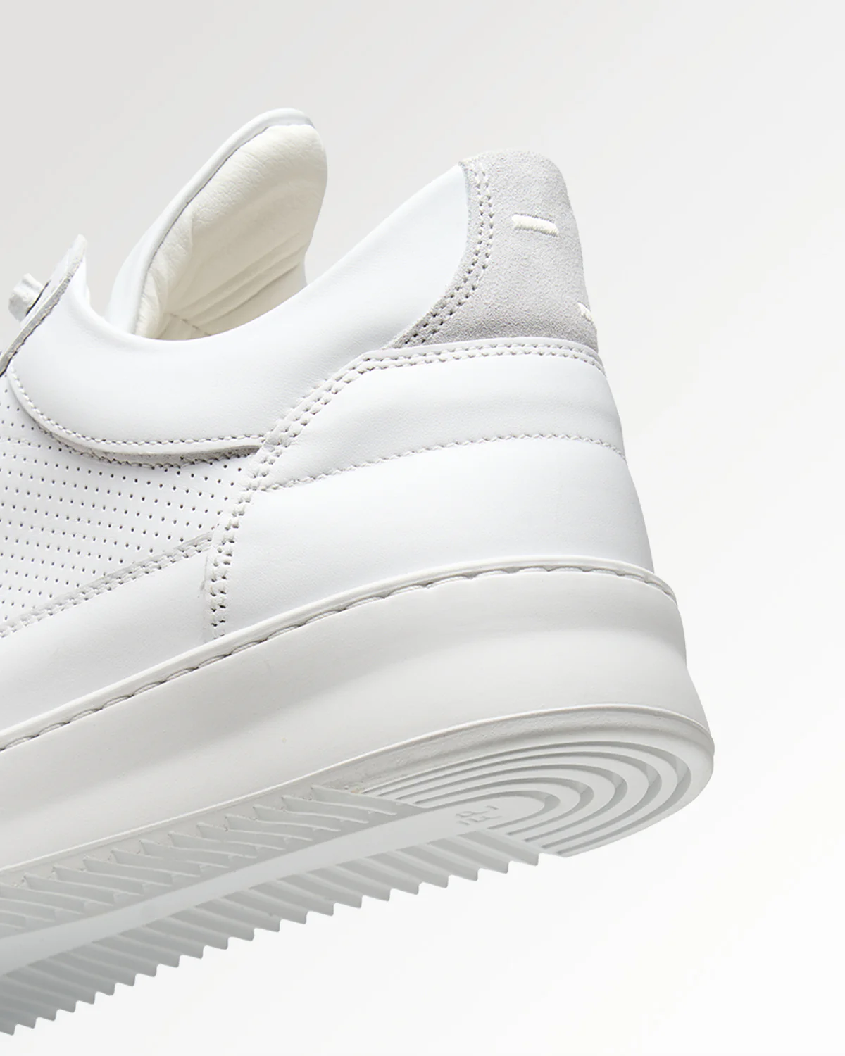 Low Top Nappa Perforated White / Off White