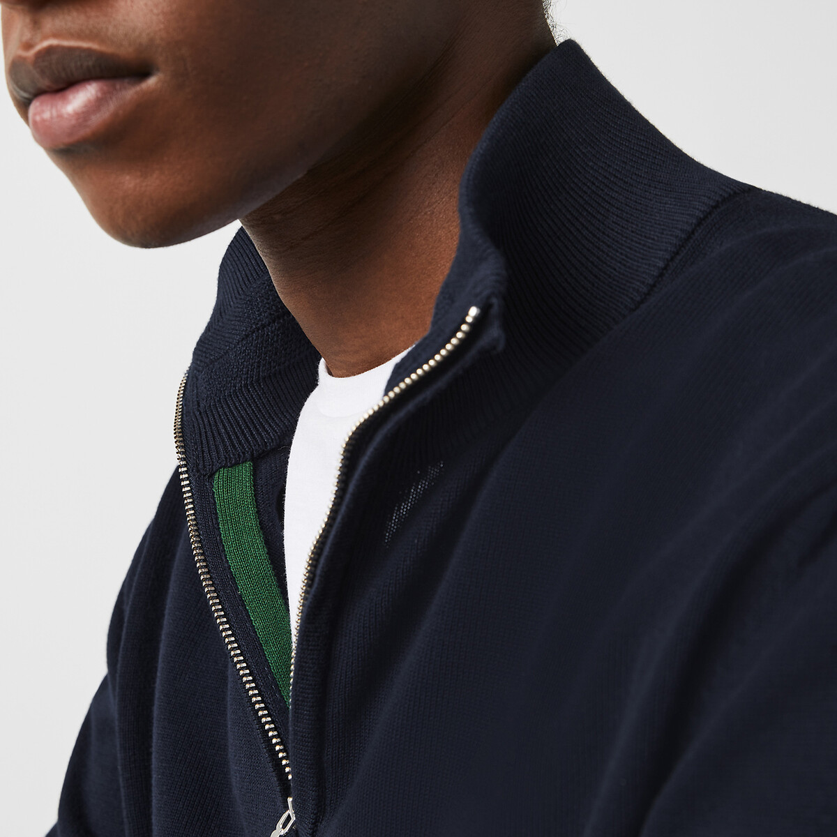 Suéter LACOSTE com gola alta e zíper, em algodão.
