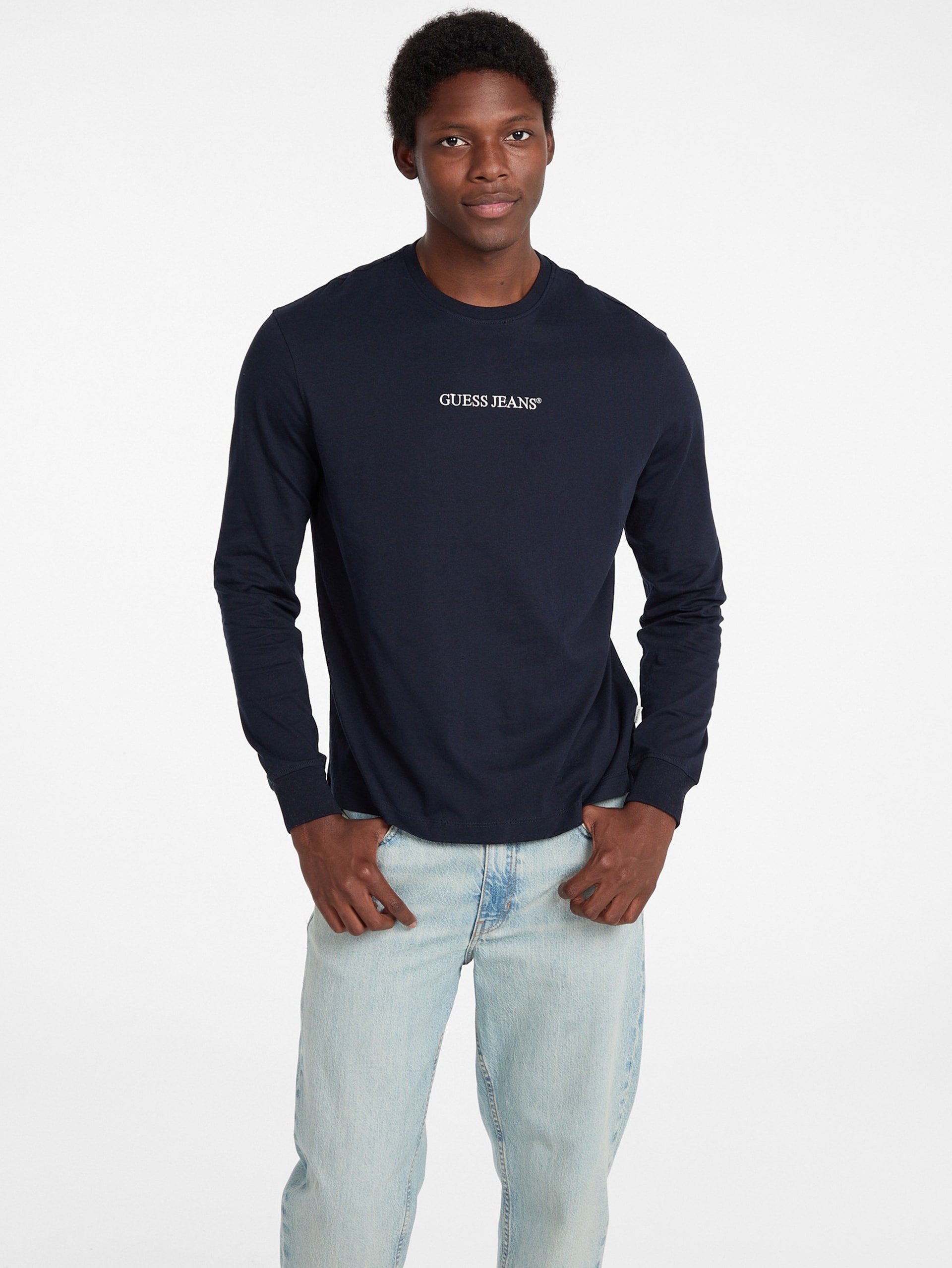 Camiseta com gola redonda e logo