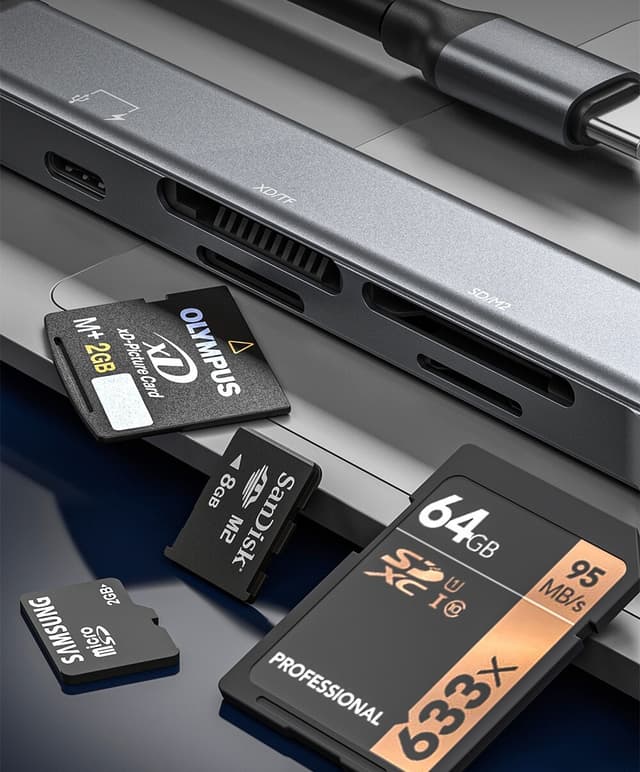 NÖRDIC Lightning Kortlæser 4 Slots SD, MicroSD, MS, M2 1xUSB-A 3.0 1xLightning opladning UHS-I