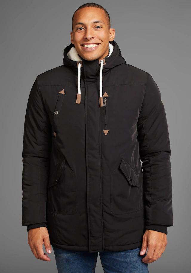 Bruno Banani Winterjacke mit Kapuze modischer Stil,  taillierte Passform,  mit Kapuze,  mit Kordelzügen