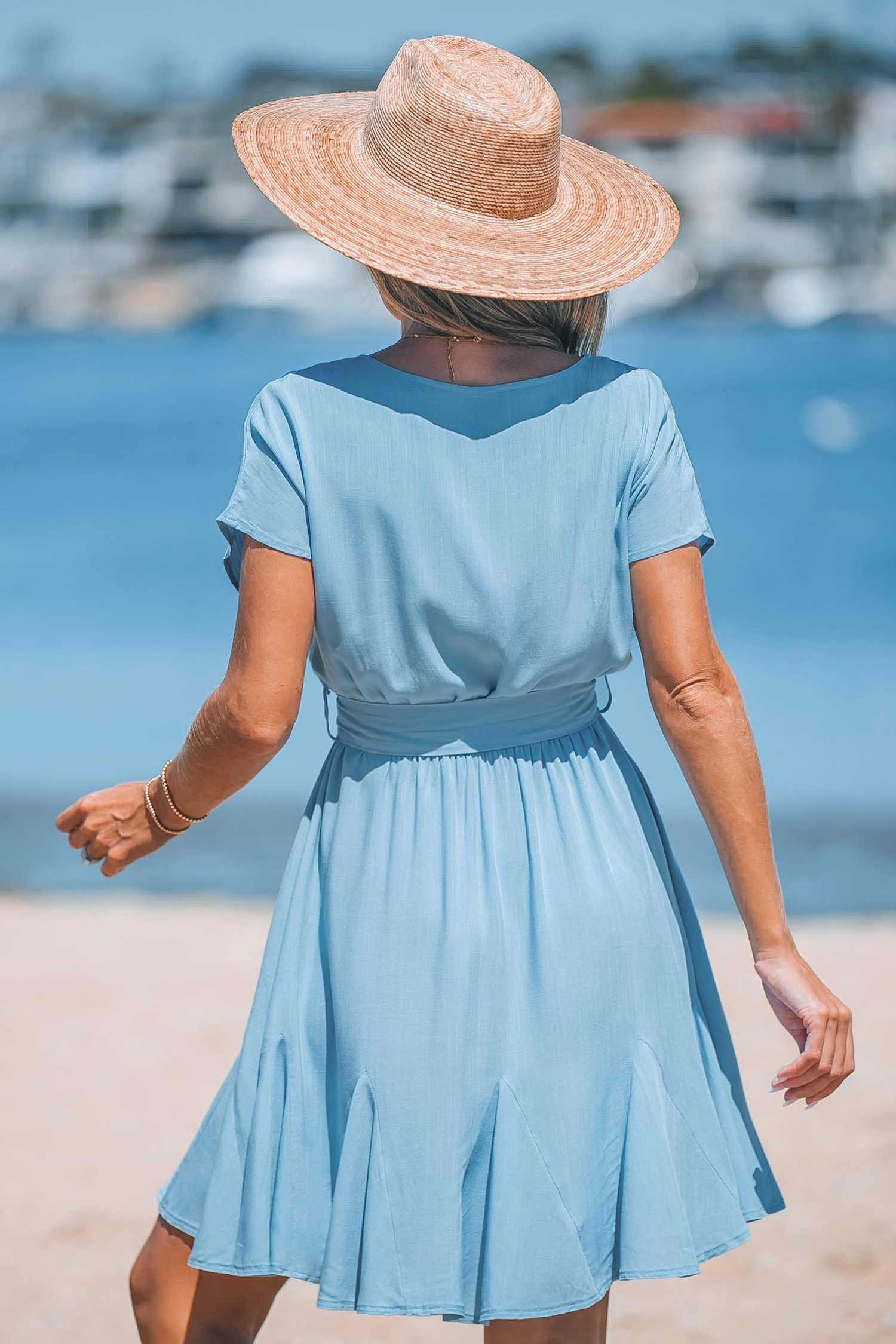 Robe mini à manches courtes et col surplis bleu tendre