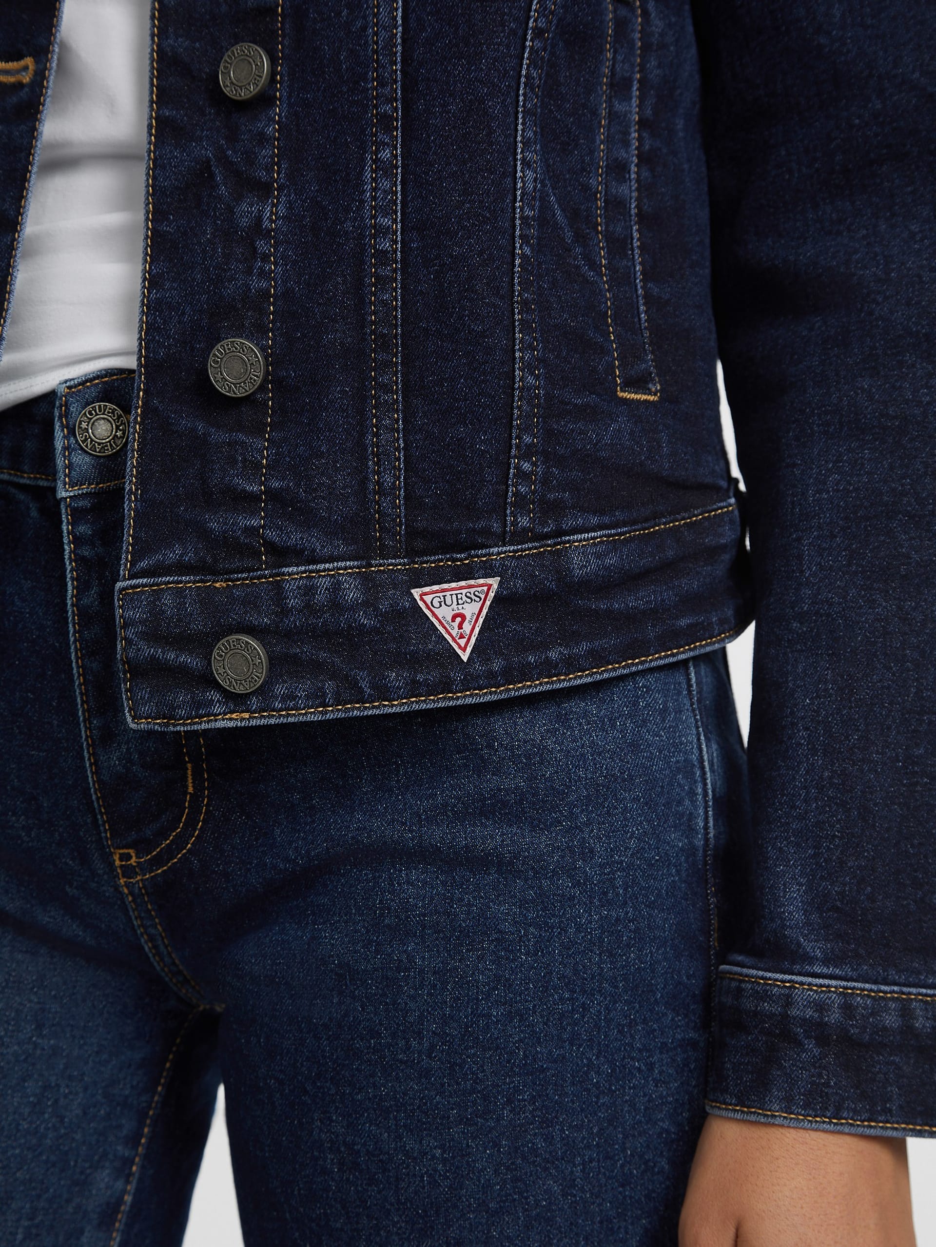 Jaqueta jeans slim estilo trucker