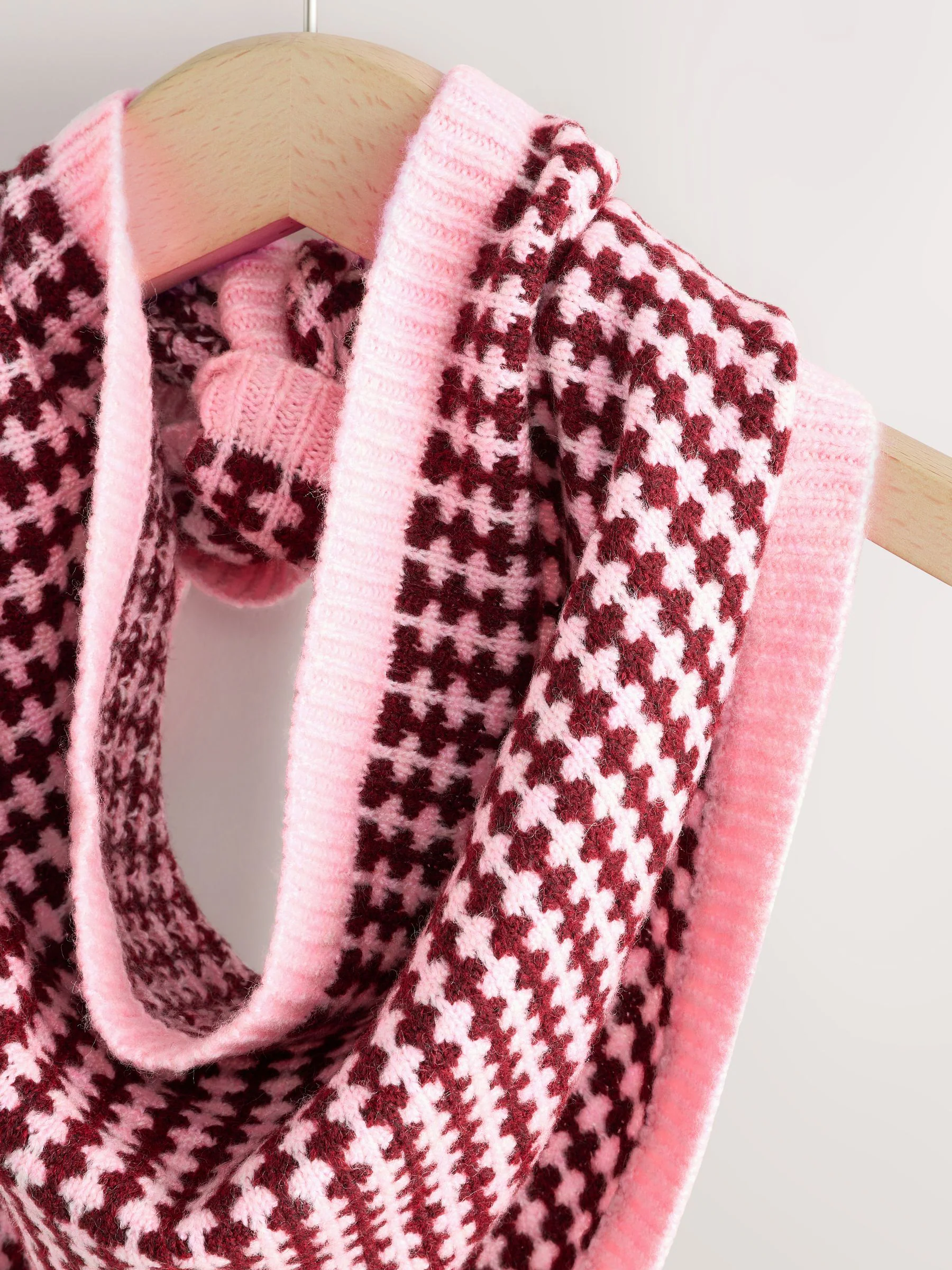 Roze/rode pied-de-poule - Knitted Triangle Scarf