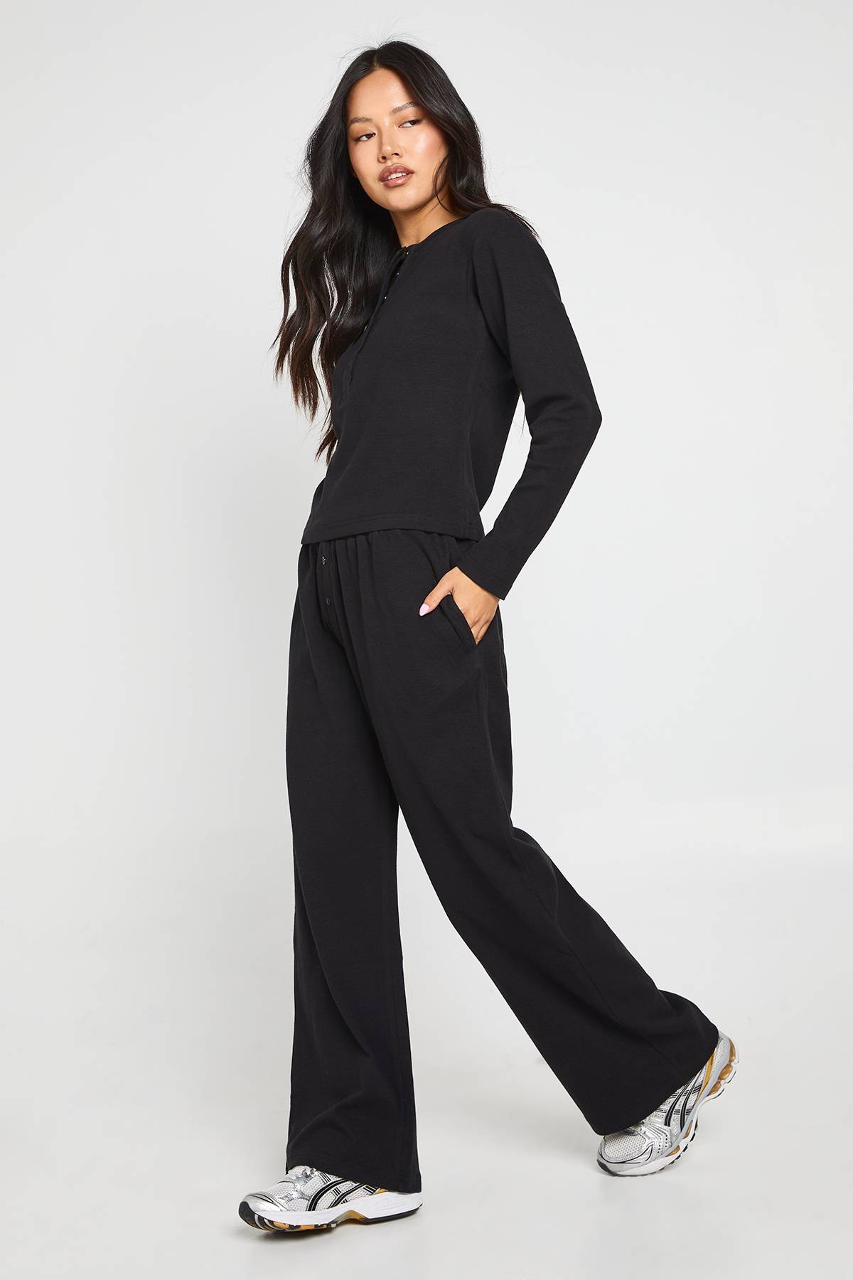 boohoo Ensemble Coordonné Petite Haut Col Rond Côtelé En Coton À Boutonnière Et Pantalon