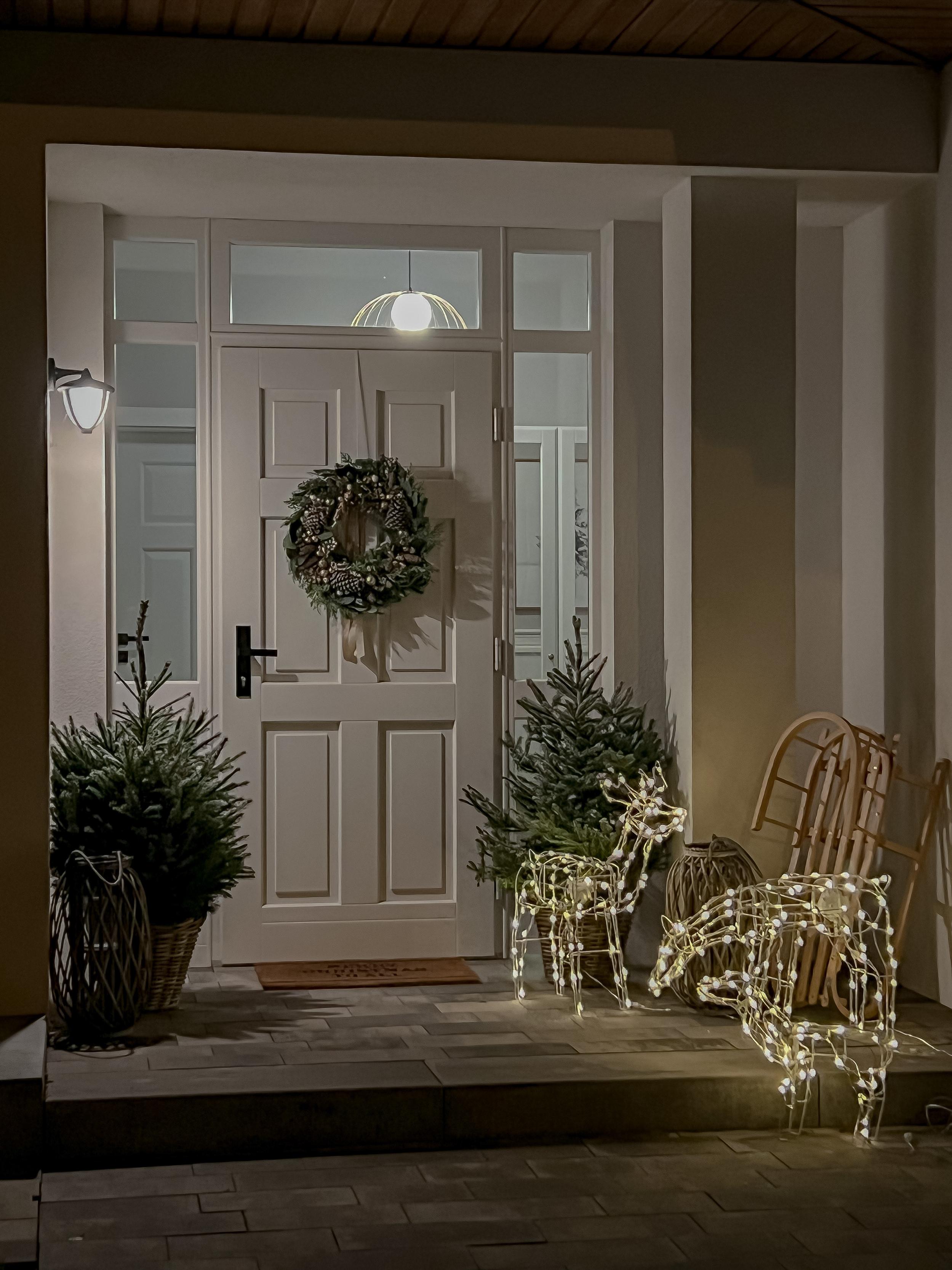 Buitendecoratie LED MIKKELI Geanimeerd rendier 76/47/52 cm Wit