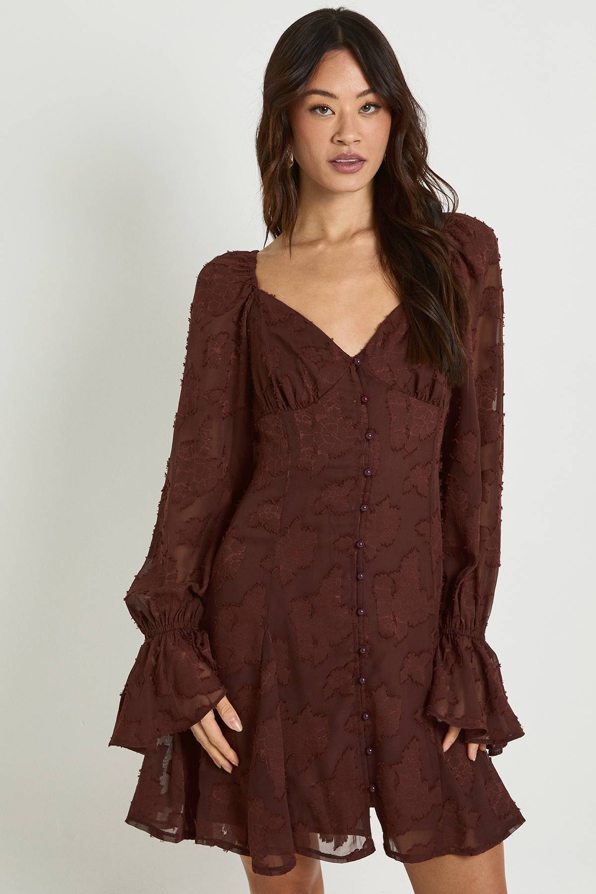 boohoo Robe Mini Grande Taille À Ourlet Godets Et Motif Floral Dévoré