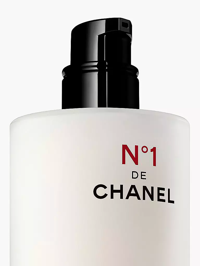 CHANEL REVITALISIERENDE ESSENZLOTION POLSTERT AUF – GLEICHT AUS – SCHENKT STRAHLKRAFT FLAKON 100ML keine Farbe