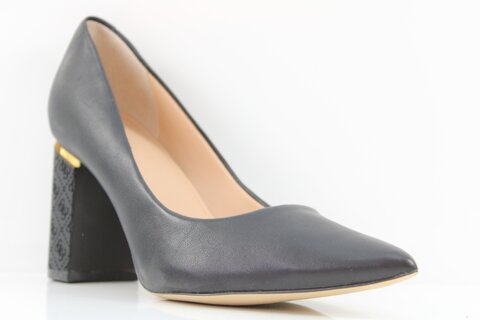 Guess Pumps