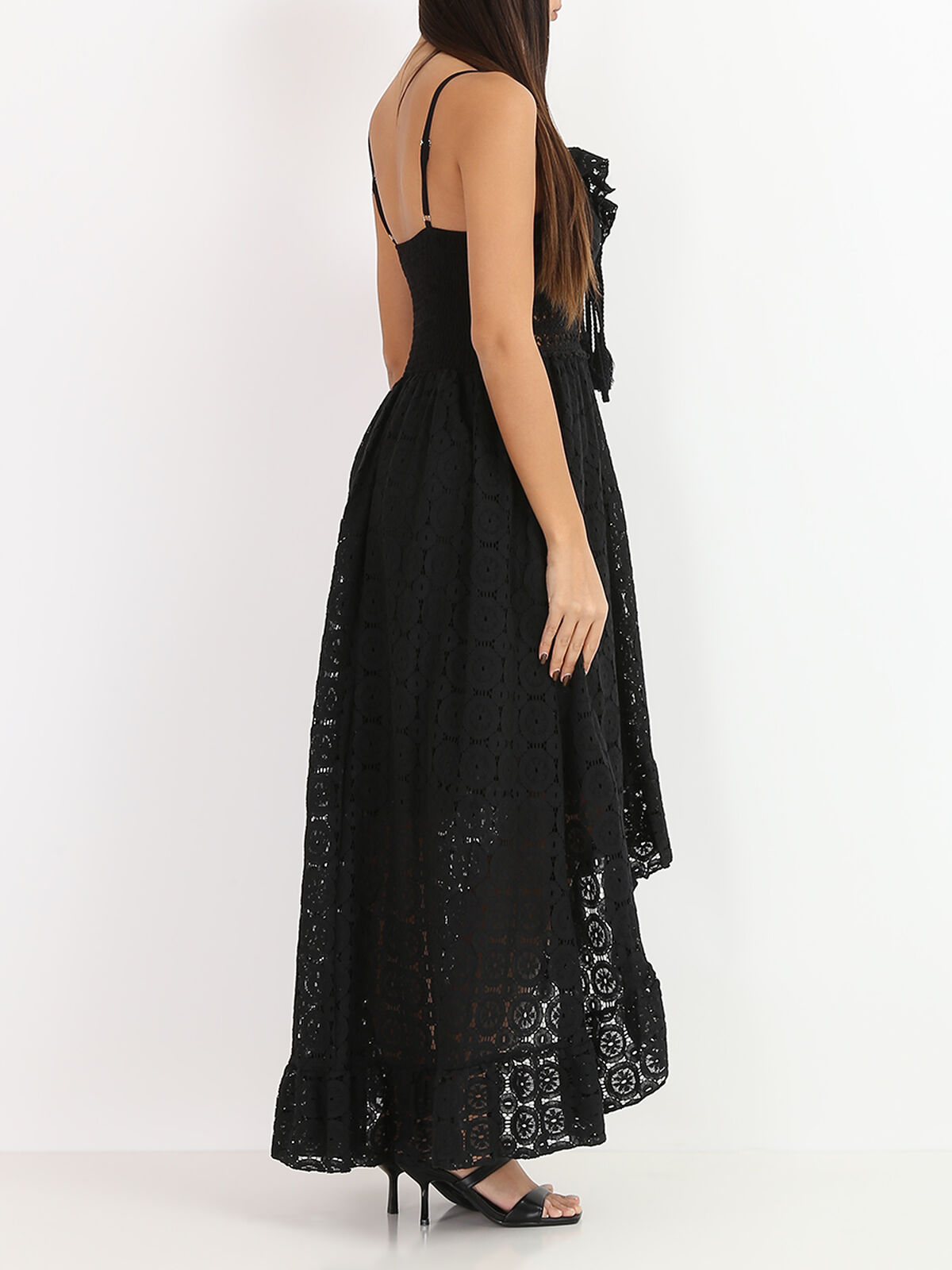 Robe longue à dentelle ajourée et pompons- Noir